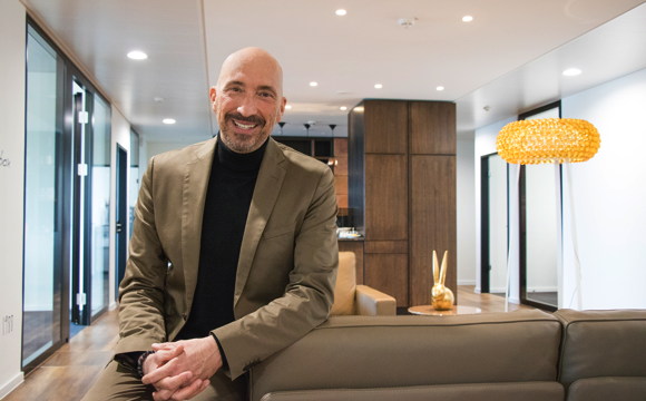 Novum holt Olaf Philip Beck an Bord