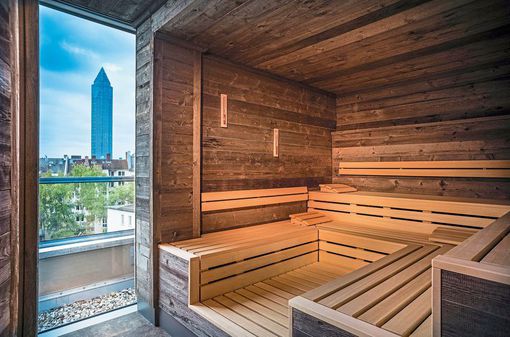 Maßkonfektioniertes Rooftop-Spa über den Dächern Frankfurts