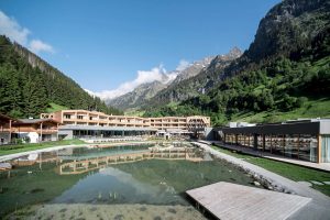 Der Gewinner in der Kategorie Familienhotels: Hotel Feuerstein, hier von außen.