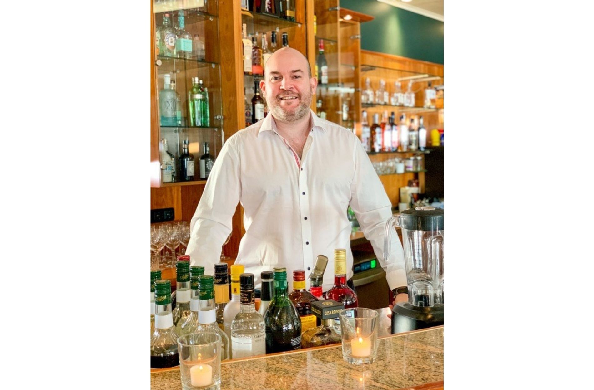 Ran Hoch mixt jetzt in der "Hannes – Café und Bar am See"