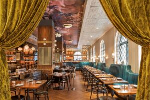 Das im Art-Deco-Stil renovierte Restaurant "Gibson" des Hotel Bijou.