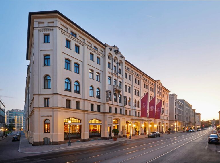 Hotel Vier Jahreszeiten Kempinski Munich Exterior