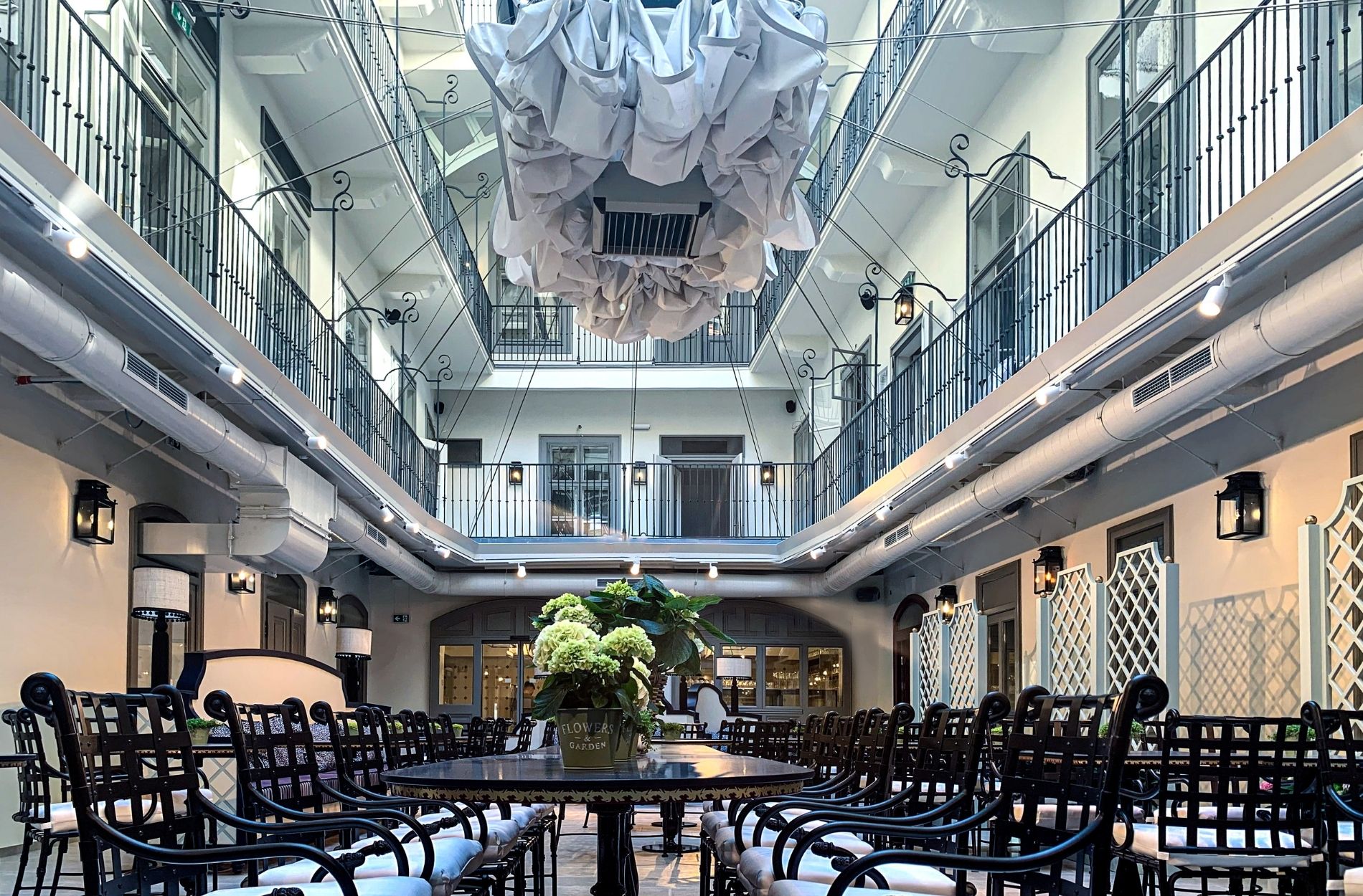 Innenhof The Leo Grand