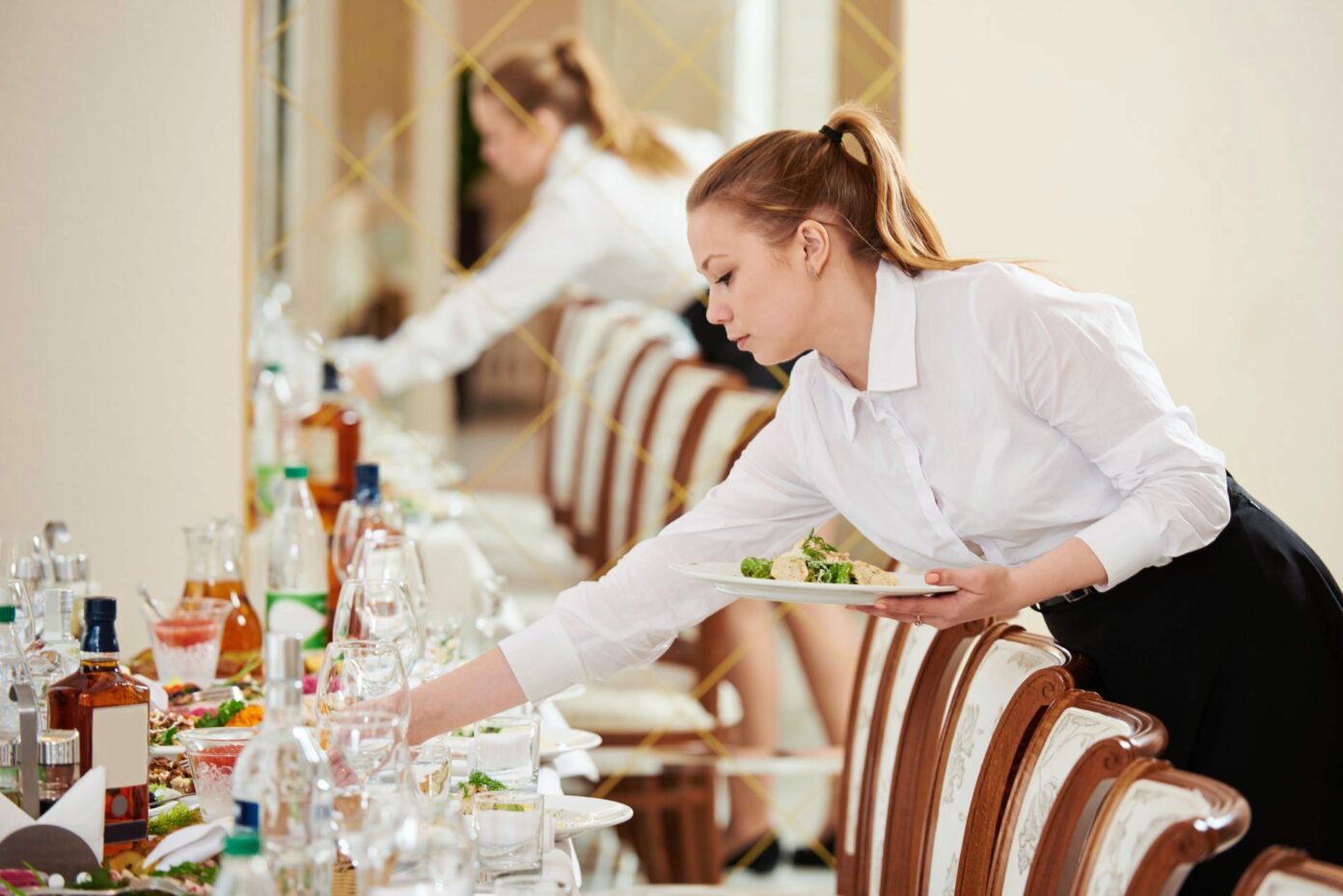 Wie Viel Verdient Eine Hotelfachfrau Nach Der Ausbildung Alle Infos im Überblick - Tophotel.de