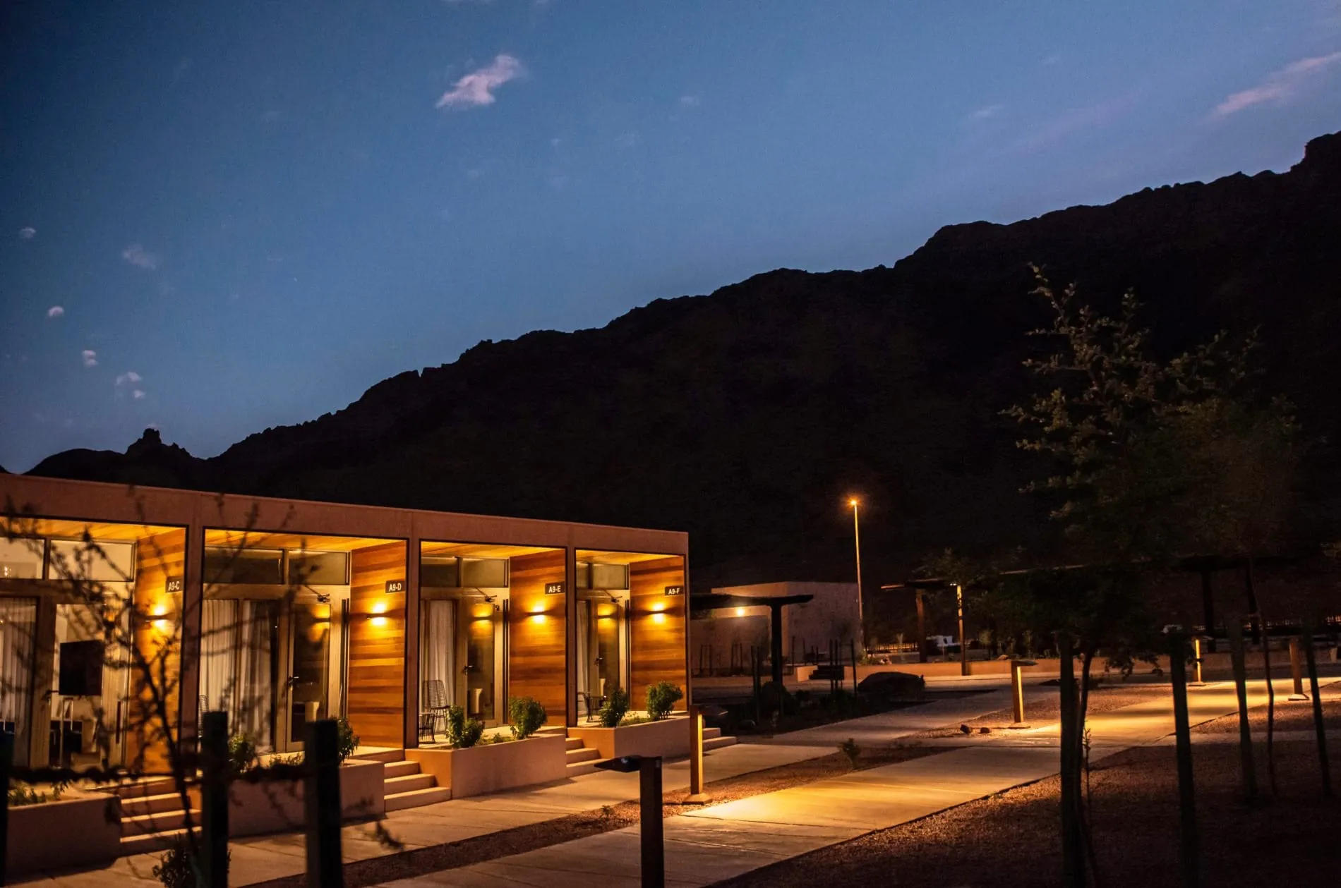 Cloud7_Residence_Bungalows_Nachtansicht