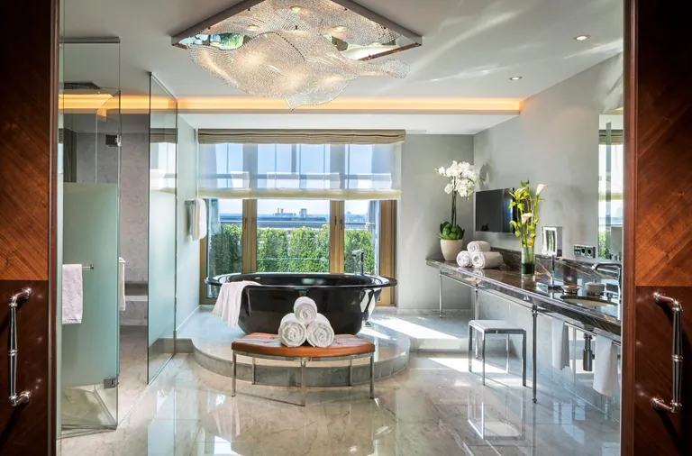 Hoteltest_Breidenbacher_Hof_Duesseldorf_Badezimmer