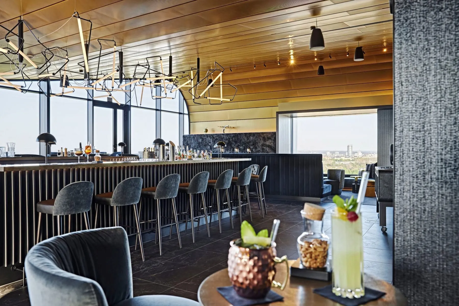 Lindner_Hotel_Ottos_Skybar_Lougebereich_Bar