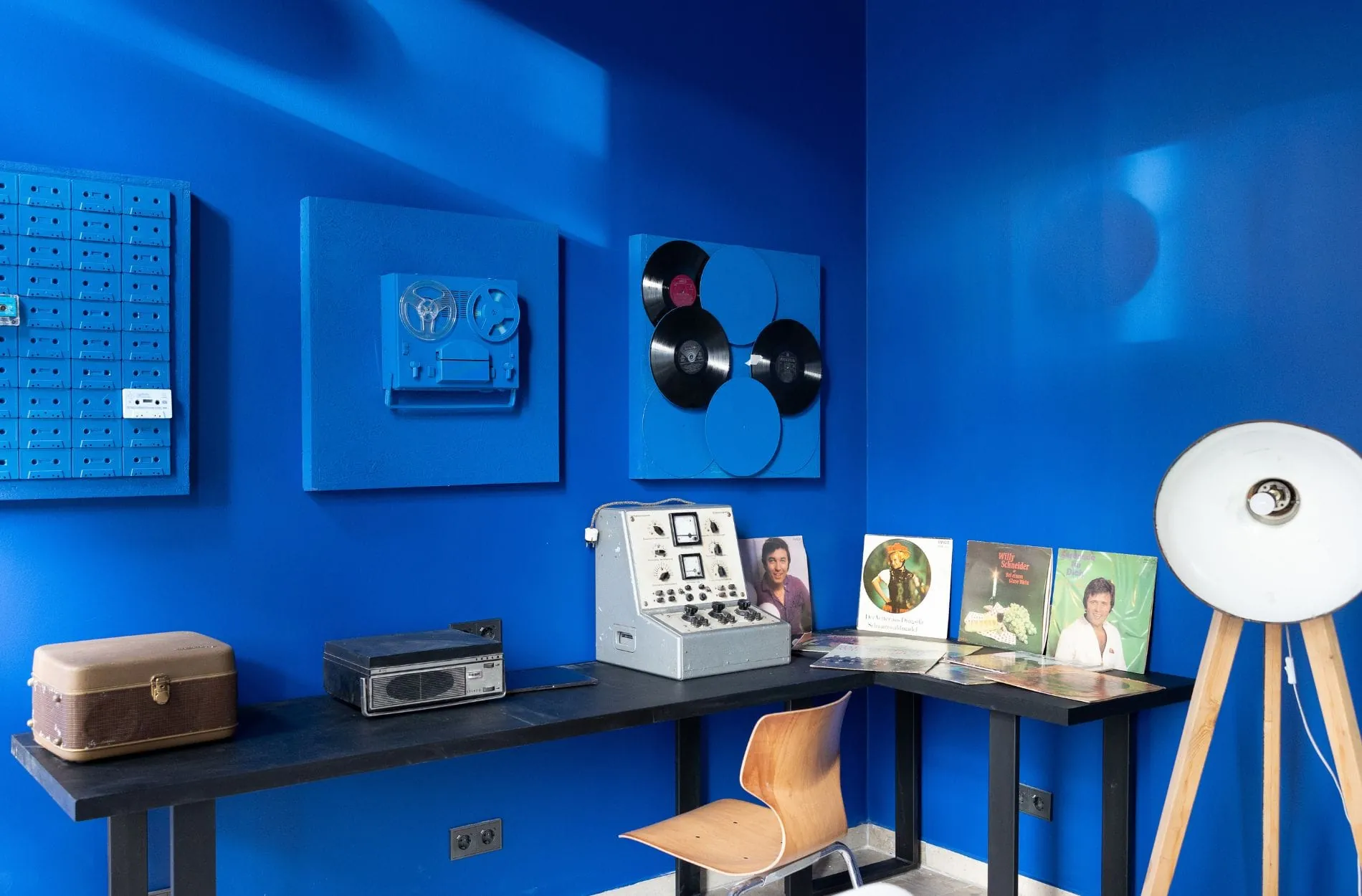 Selina_Hotel_Berlin_Public_Vinyl