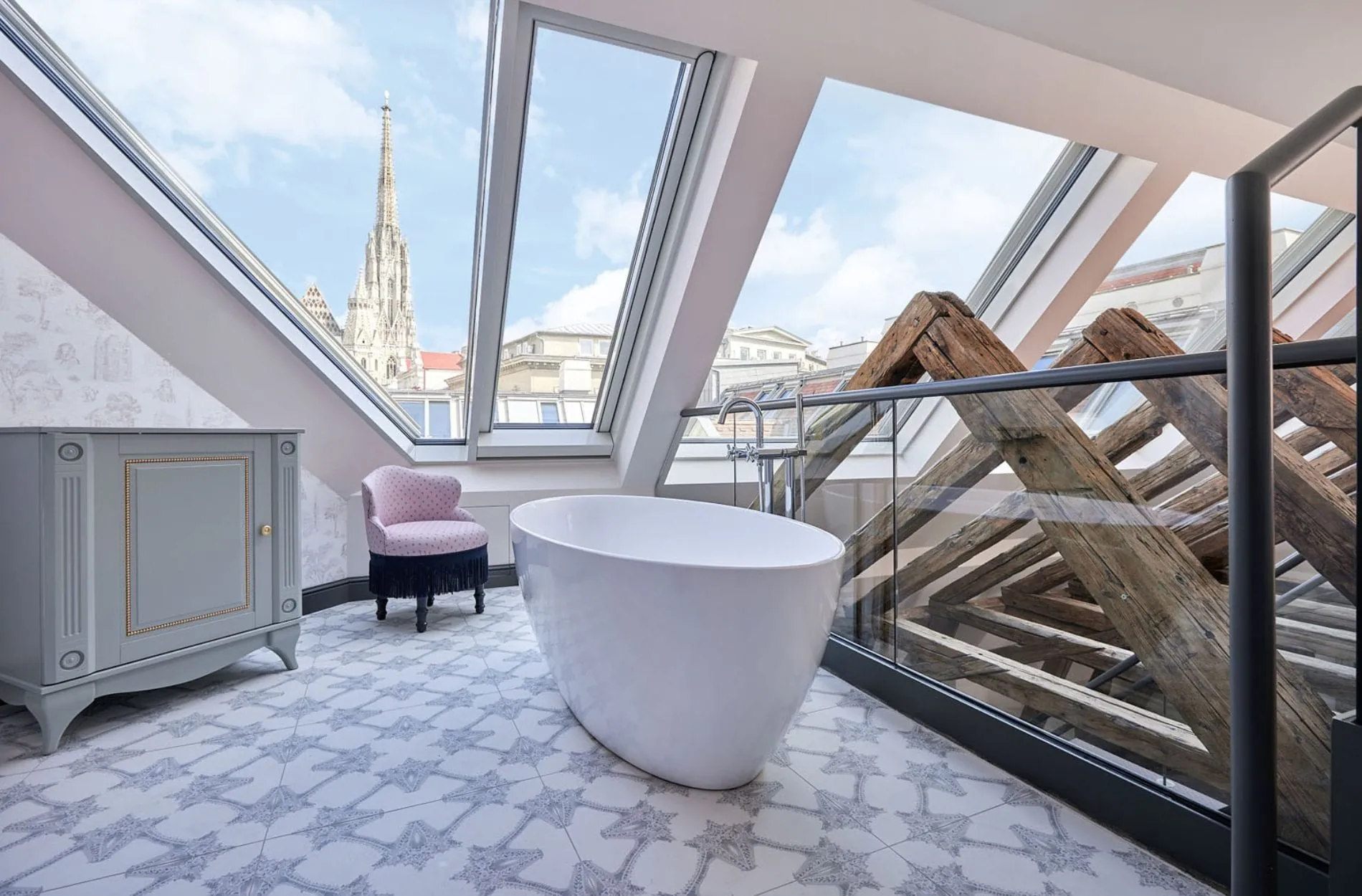 Baeder_mit_Bewusstsein_The_Leo_Grand