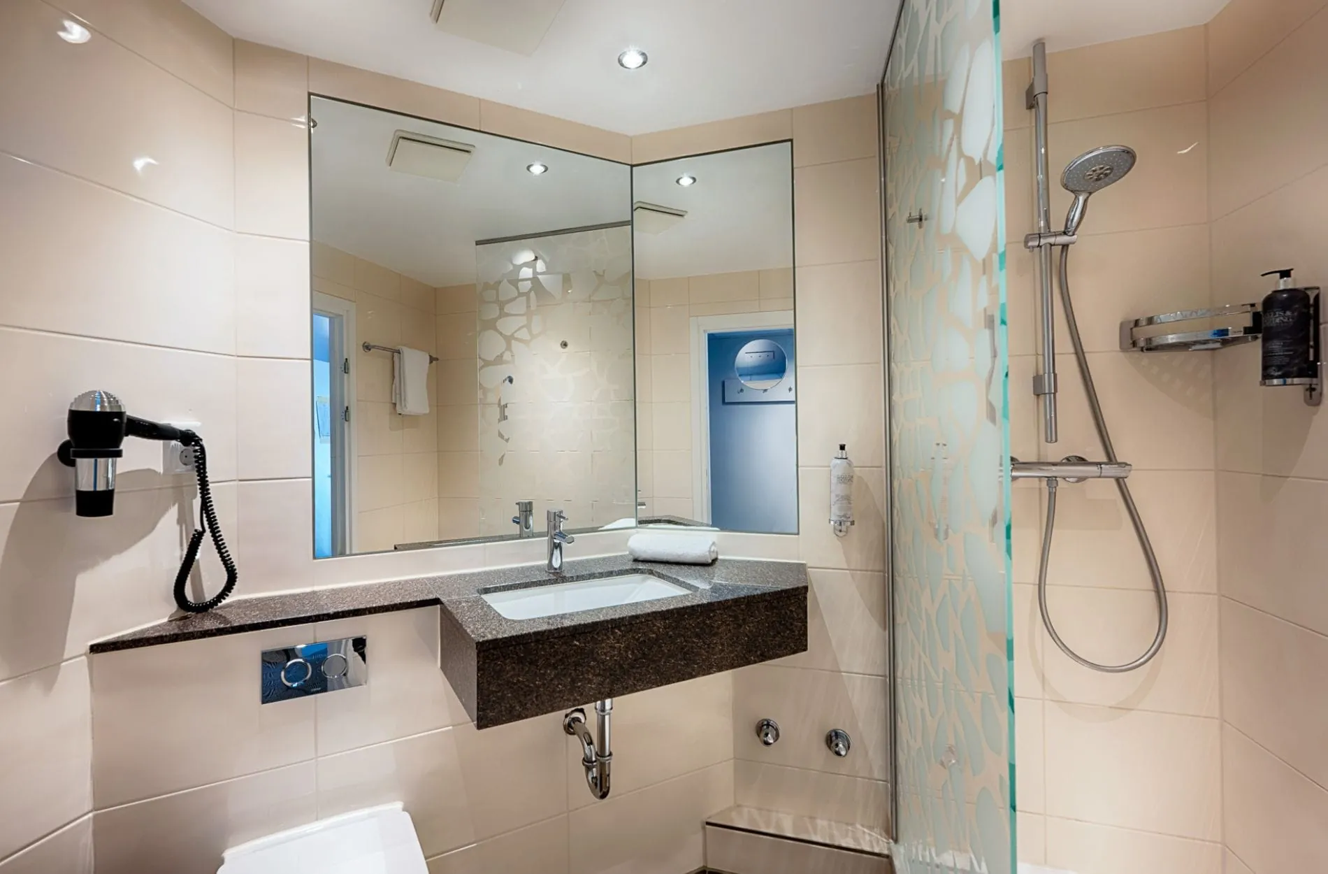 Expansion_Premier_Inn_Stuttgart_Badezimmer