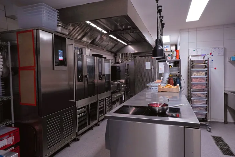 Flair-Hotel-Stadt-Hoexter_Mise-en-place-Kueche