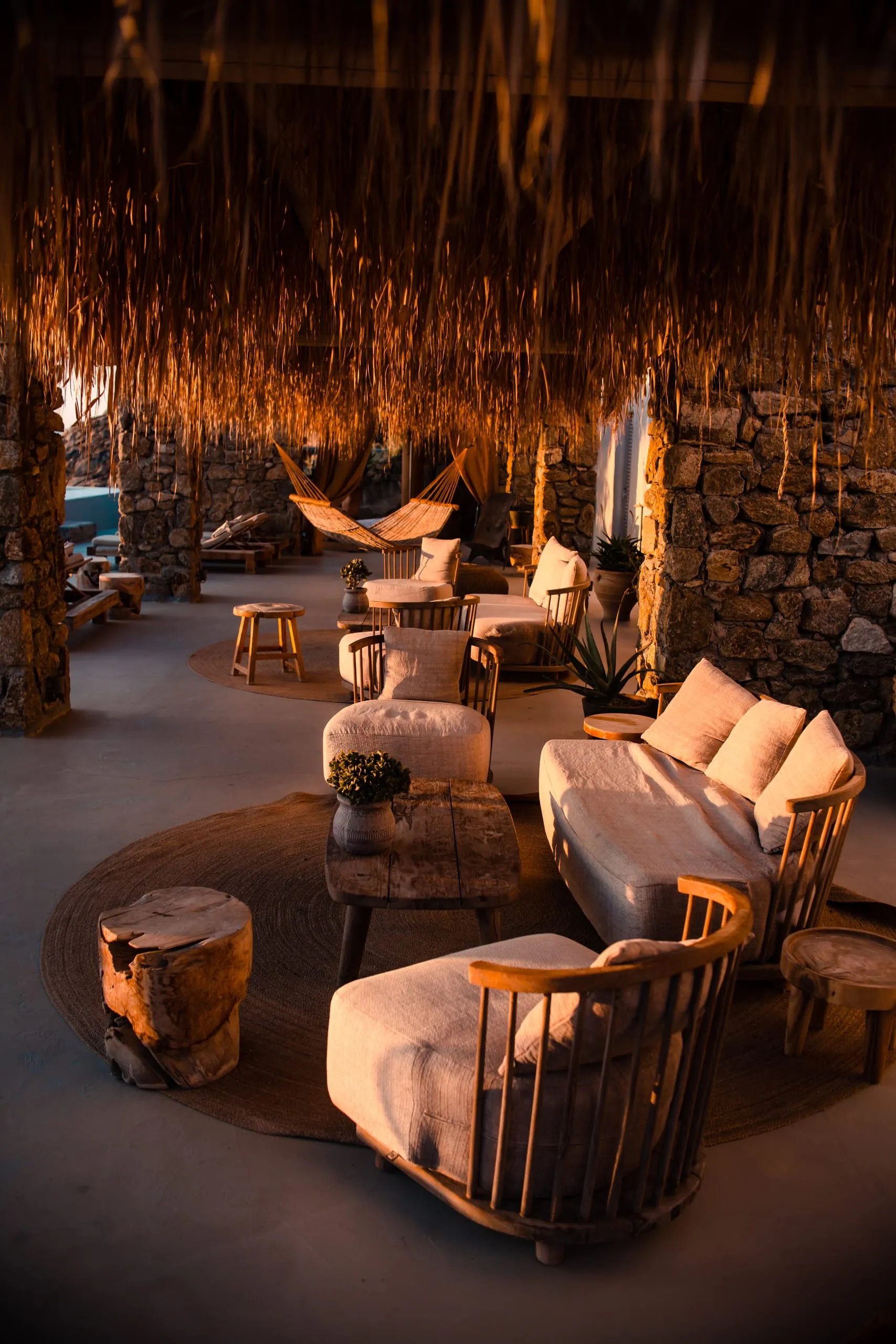 Hoteldesign_The_Wild_Mykonos_Aussenterrasse@Joe Onyuma