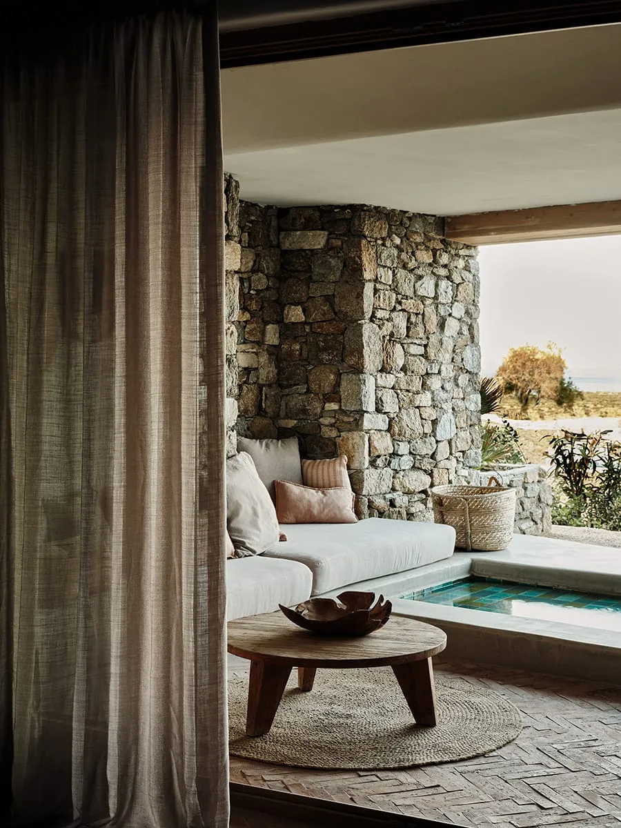 Hoteldesign_The_Wild_Mykonos_Signature_Suite_Tauchbecken_Yiorgos_Kaplanidis
