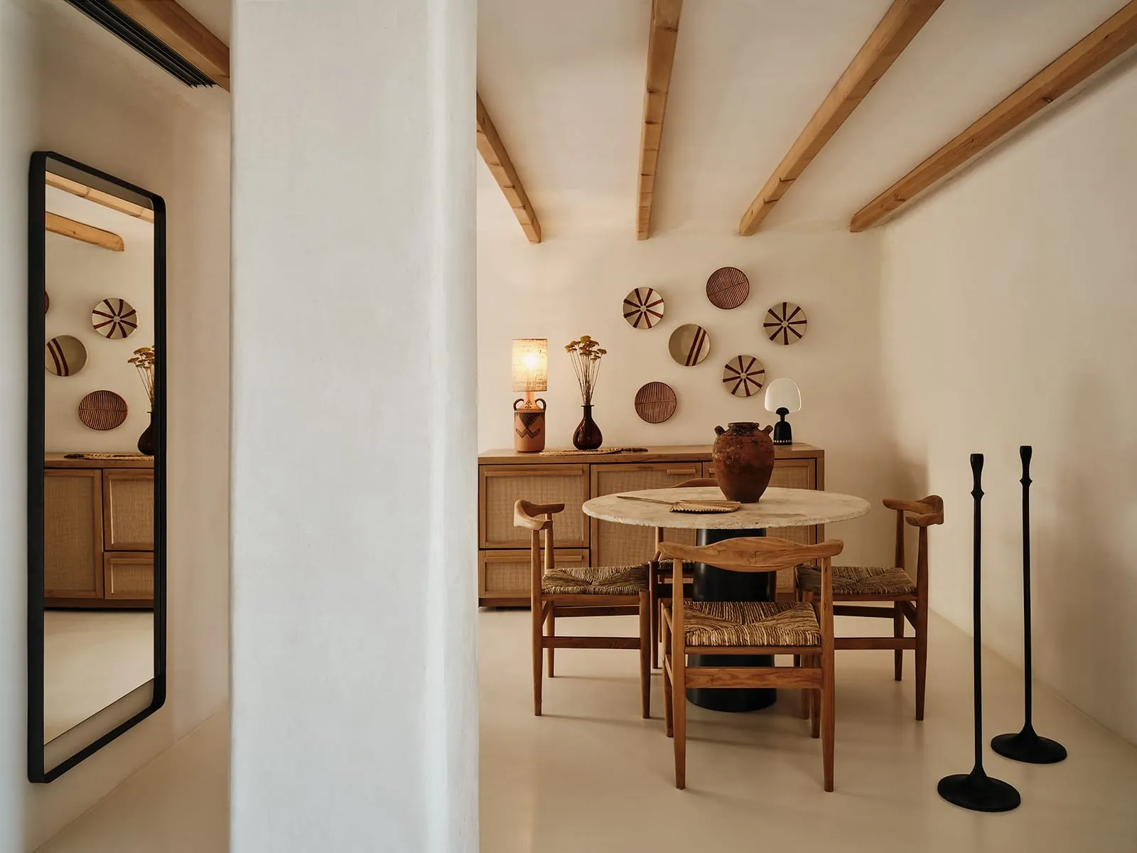 Hoteldesign_The_Wild_Mykonos_Two_Bedroom_Suite_Essbereich_Yiorgos_Kaplanidis