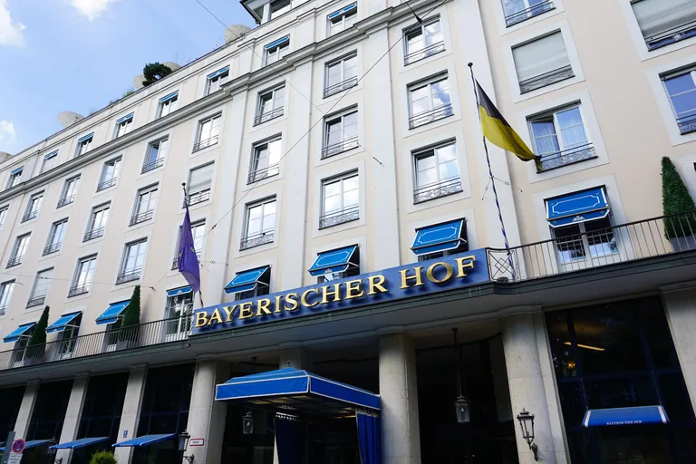 Bayerischer_Hof_Aussenansicht