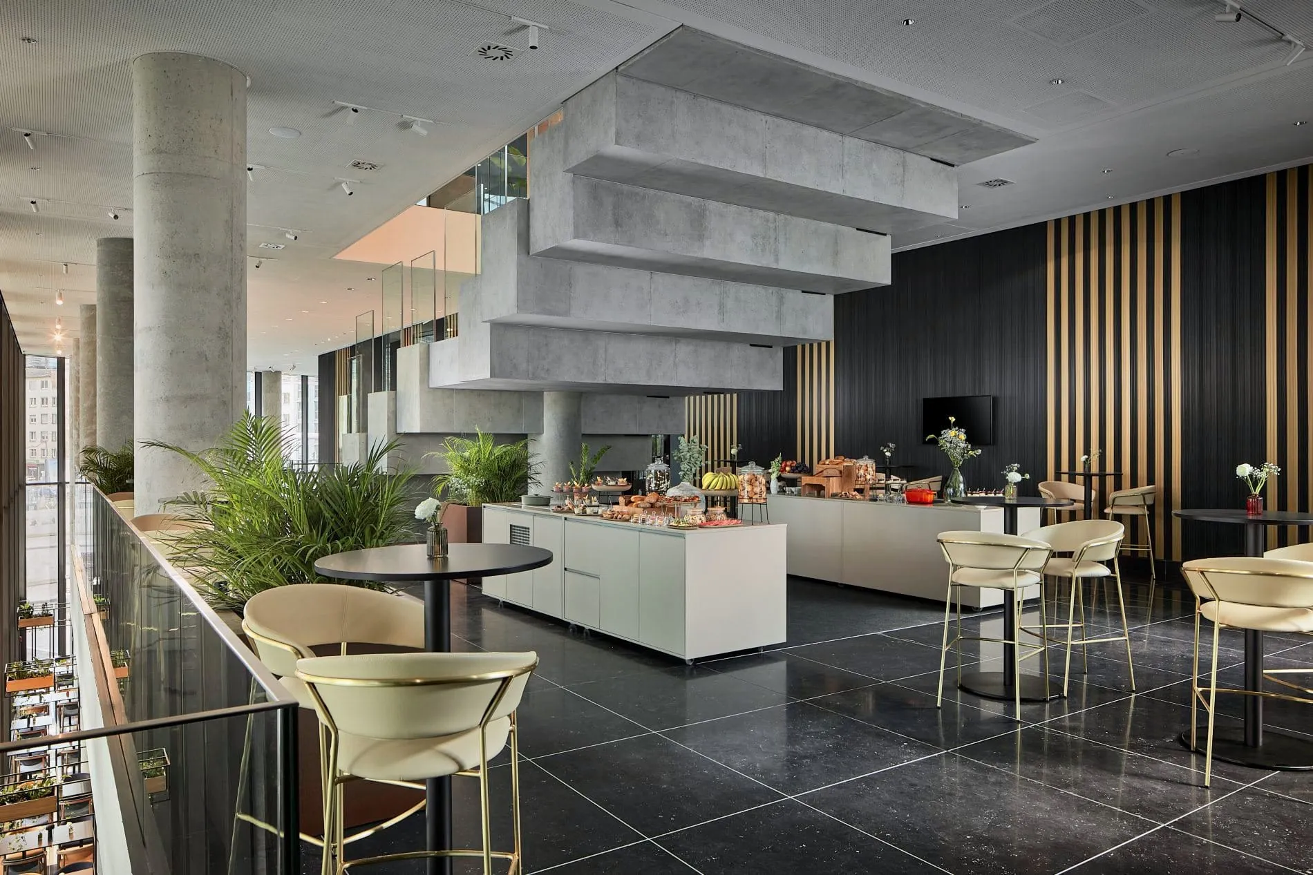 NH_Collection_Frankfurt_Spin_Tower_Meeting_rooms_coffee_break_sitting_area
