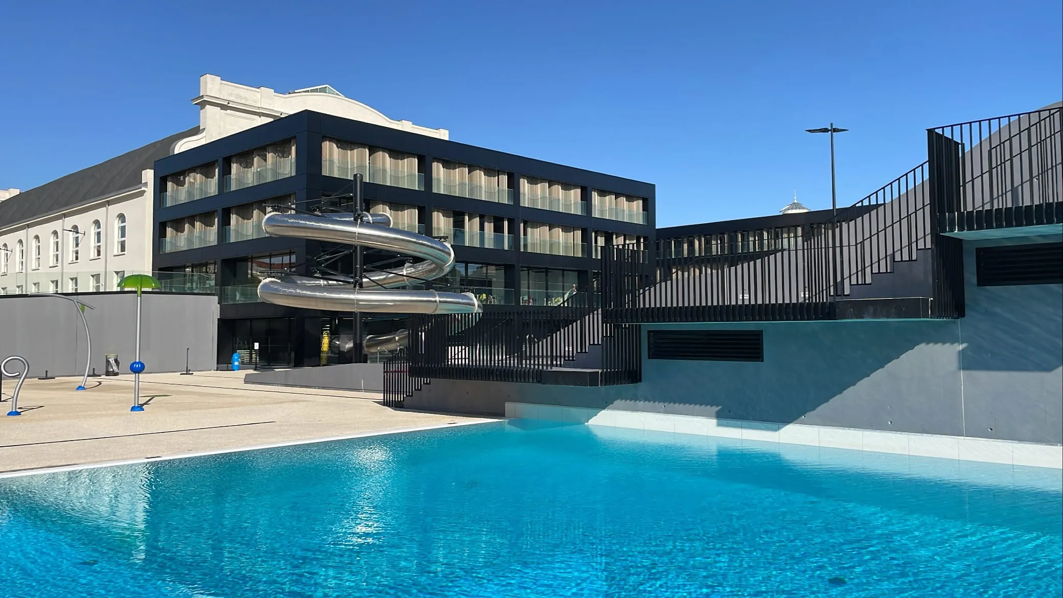 Nancy_Thermal_Architektur_Design_Hotelkomplex_Therme