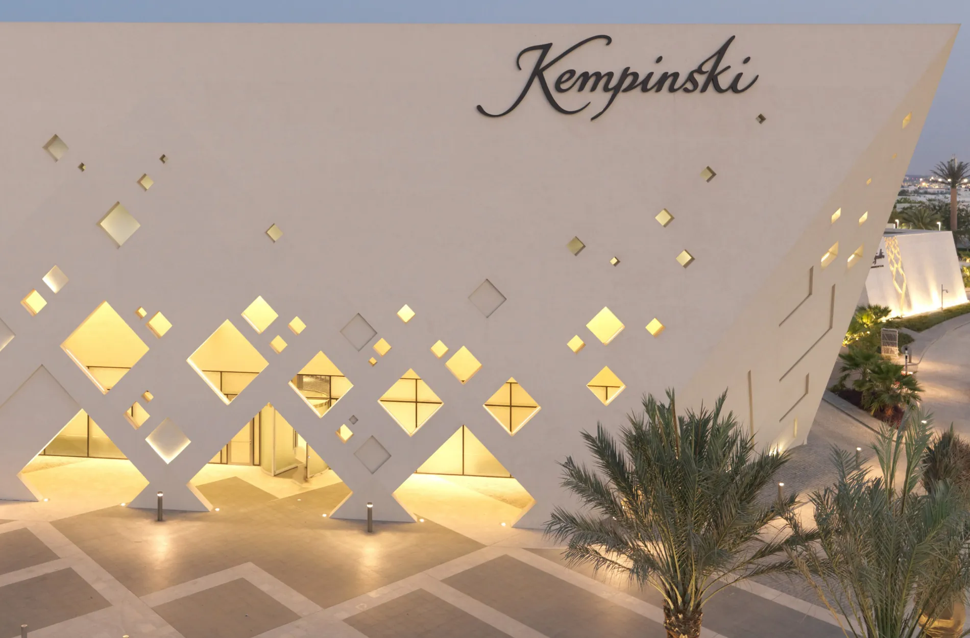 Die außergewöhnliche Architektur des Kempinski Hotels.