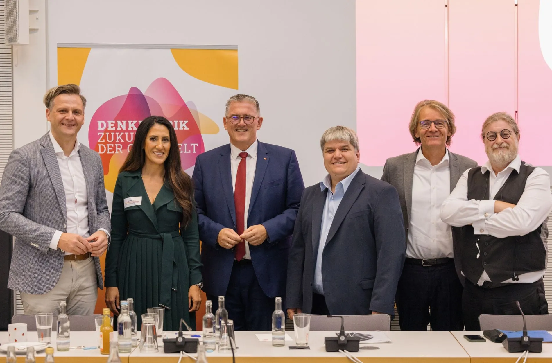 Dr. Marcel Klinge, Homeira Amiri, Michael Donth MdB, Stefan Schmidt MdB, Gerhard Bruder und Dirk Iserlohe (von links).