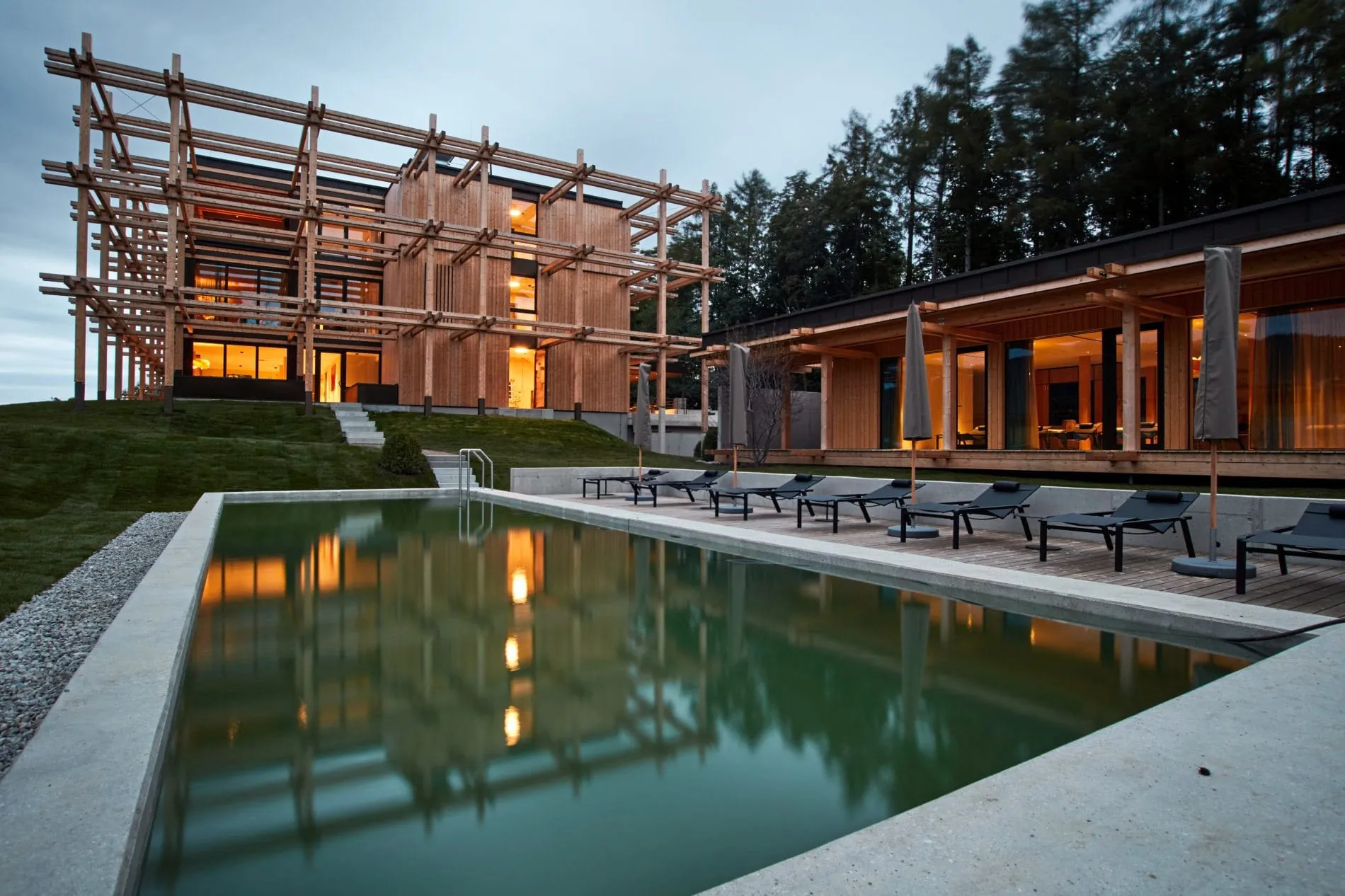 Hotel Bergeblick: Holzbau mit Statur