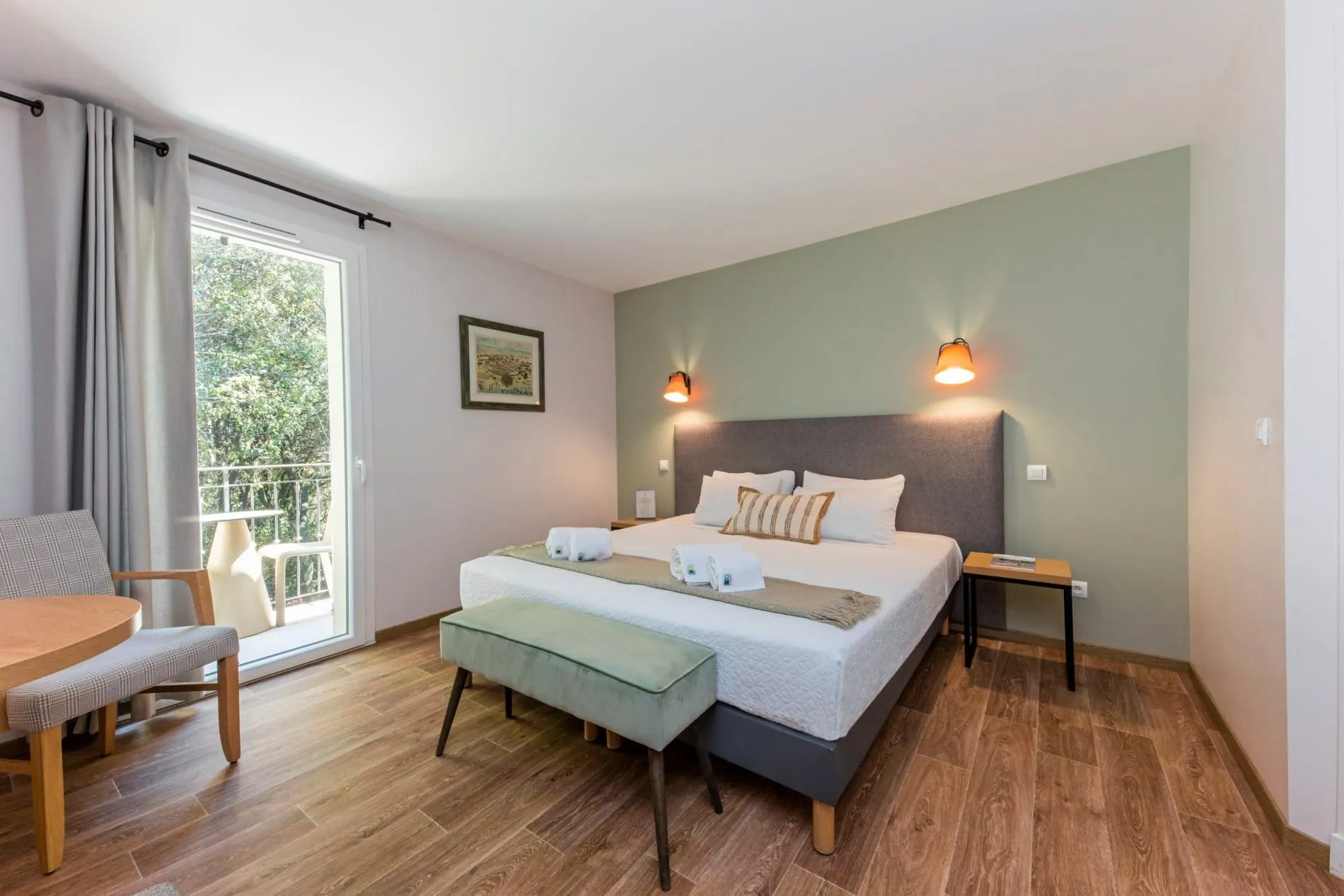 Ein Doppelzimmer des Hotels La Bastide de Grignan.