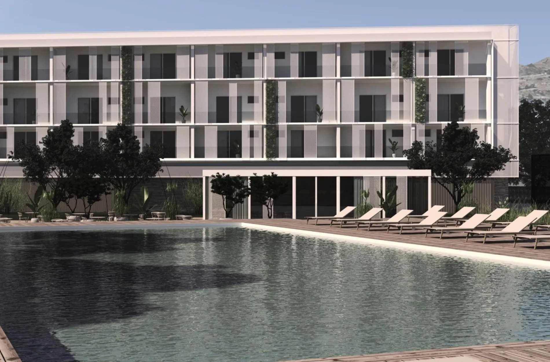 Der Außenpool mit Liegen und die Außenfassade des Mövenpick Sicily