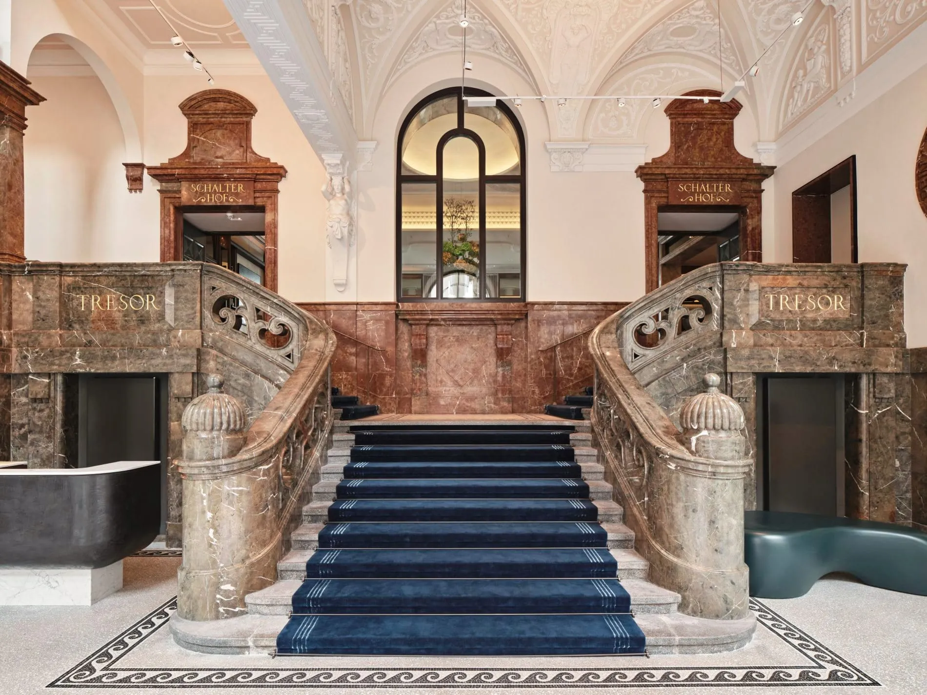 Eingangsbereich im Rosewood Munich