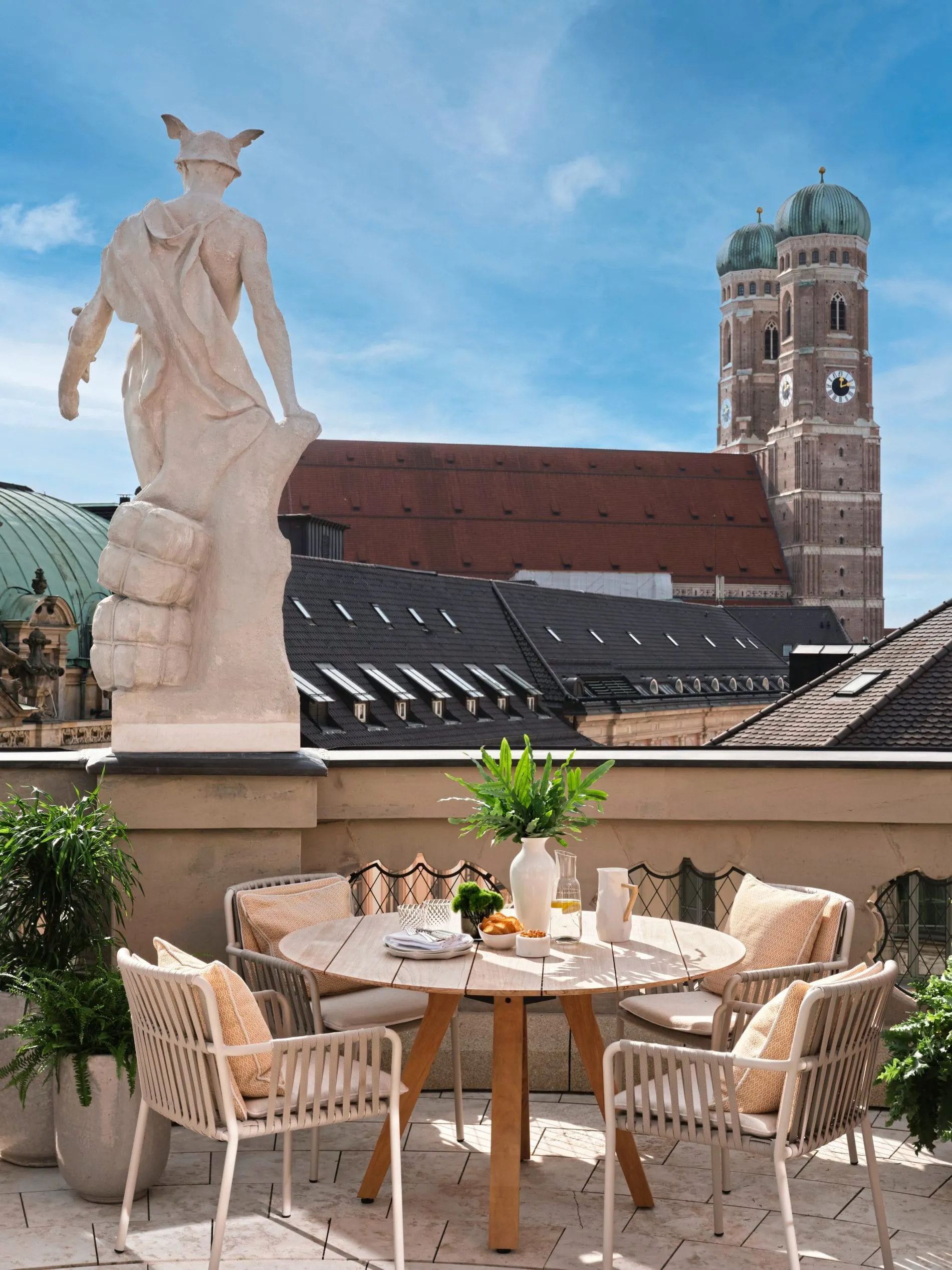 Prinzessin Augusta Terrasse im Rosewood Munich