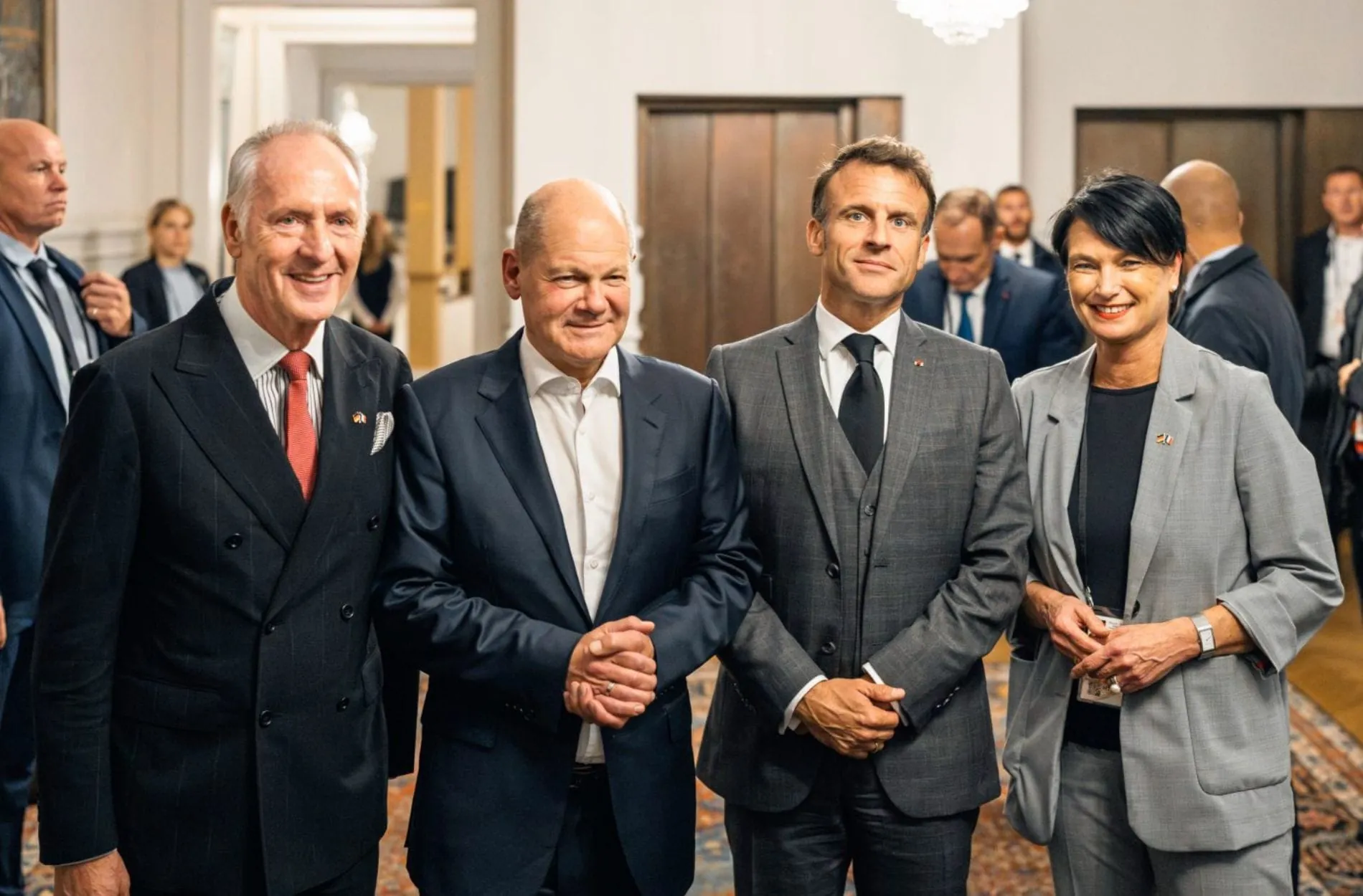 Emmanuel Macron und Olaf Scholz im Louis C. Jacob