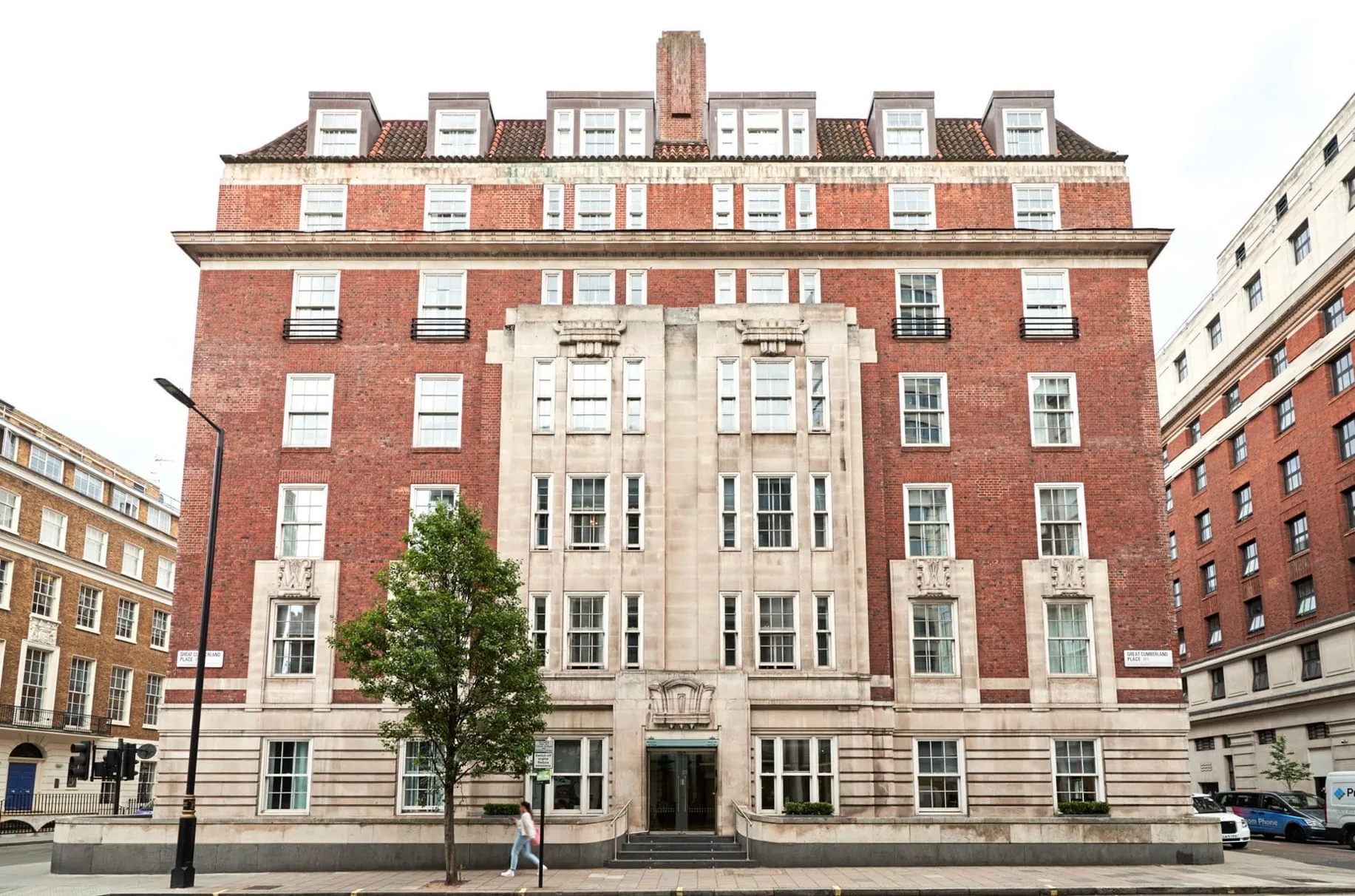 Das Hotel Thistle London Park Lane im Zentrum von London.