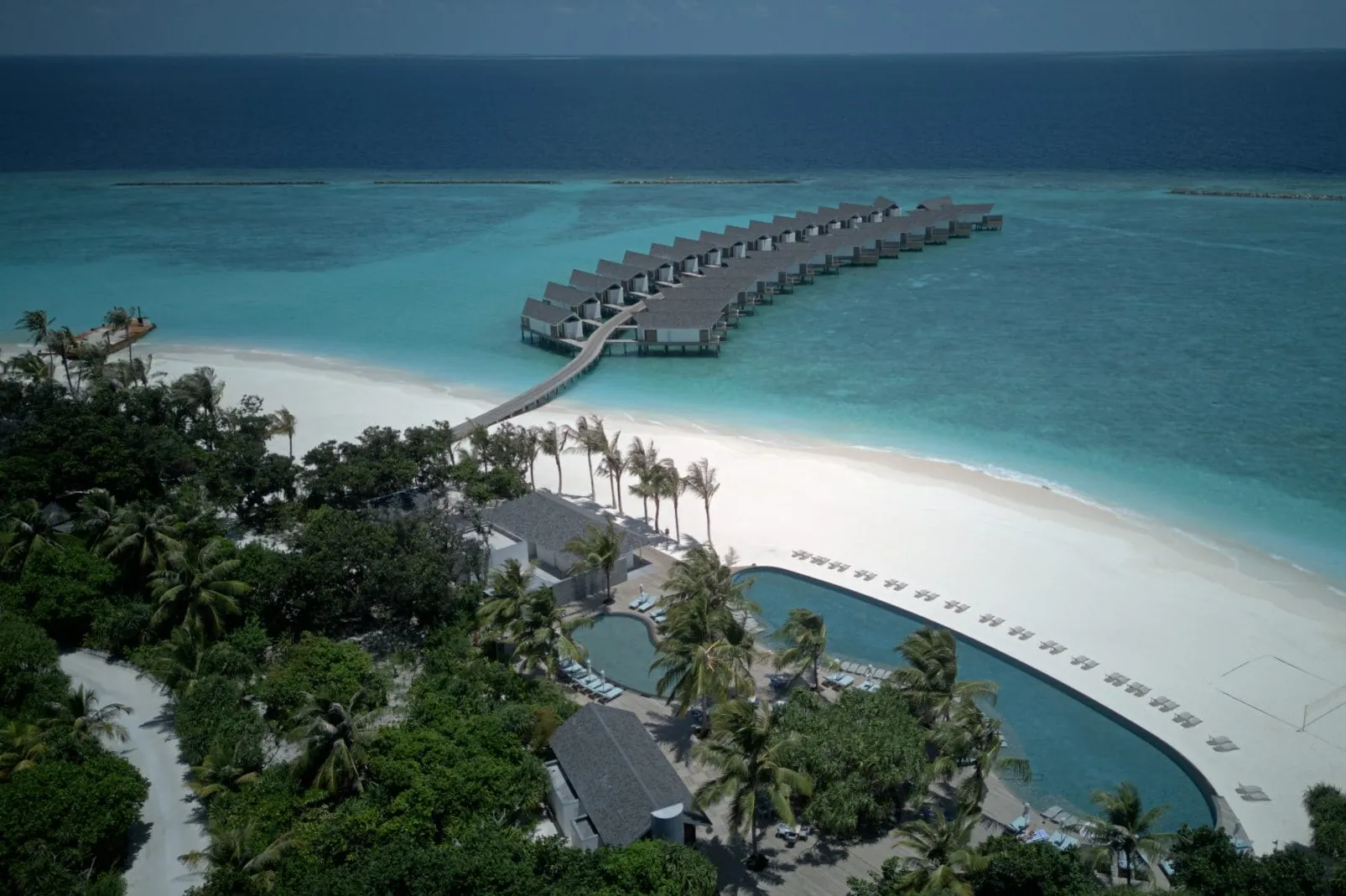 Das Hotel Amari Raaya liegt auf einem Atoll der Insel Kudakurathu im Norden der Malediven.
