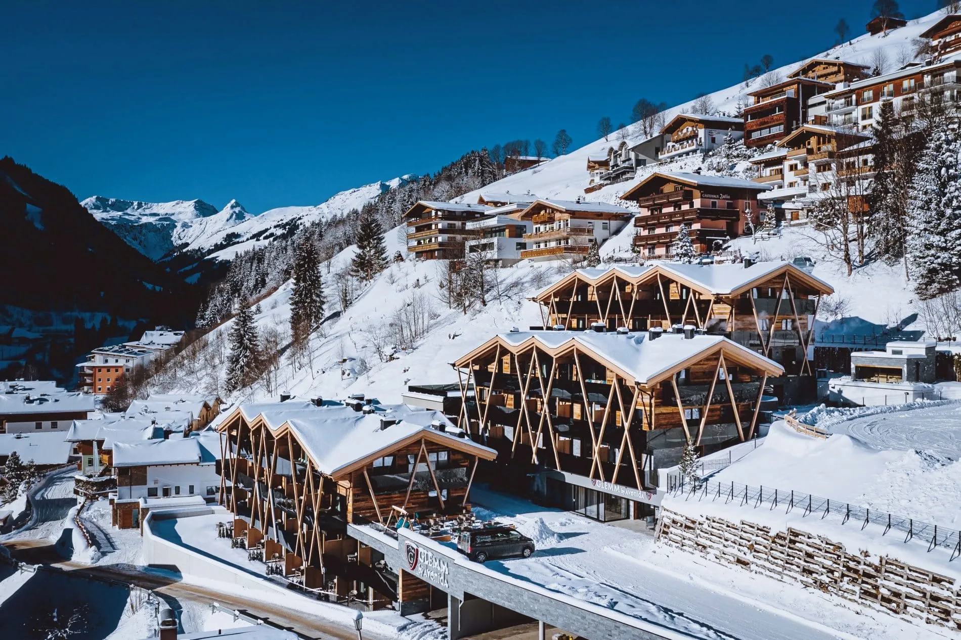 In Leisure steigt bei Alpin Family ein