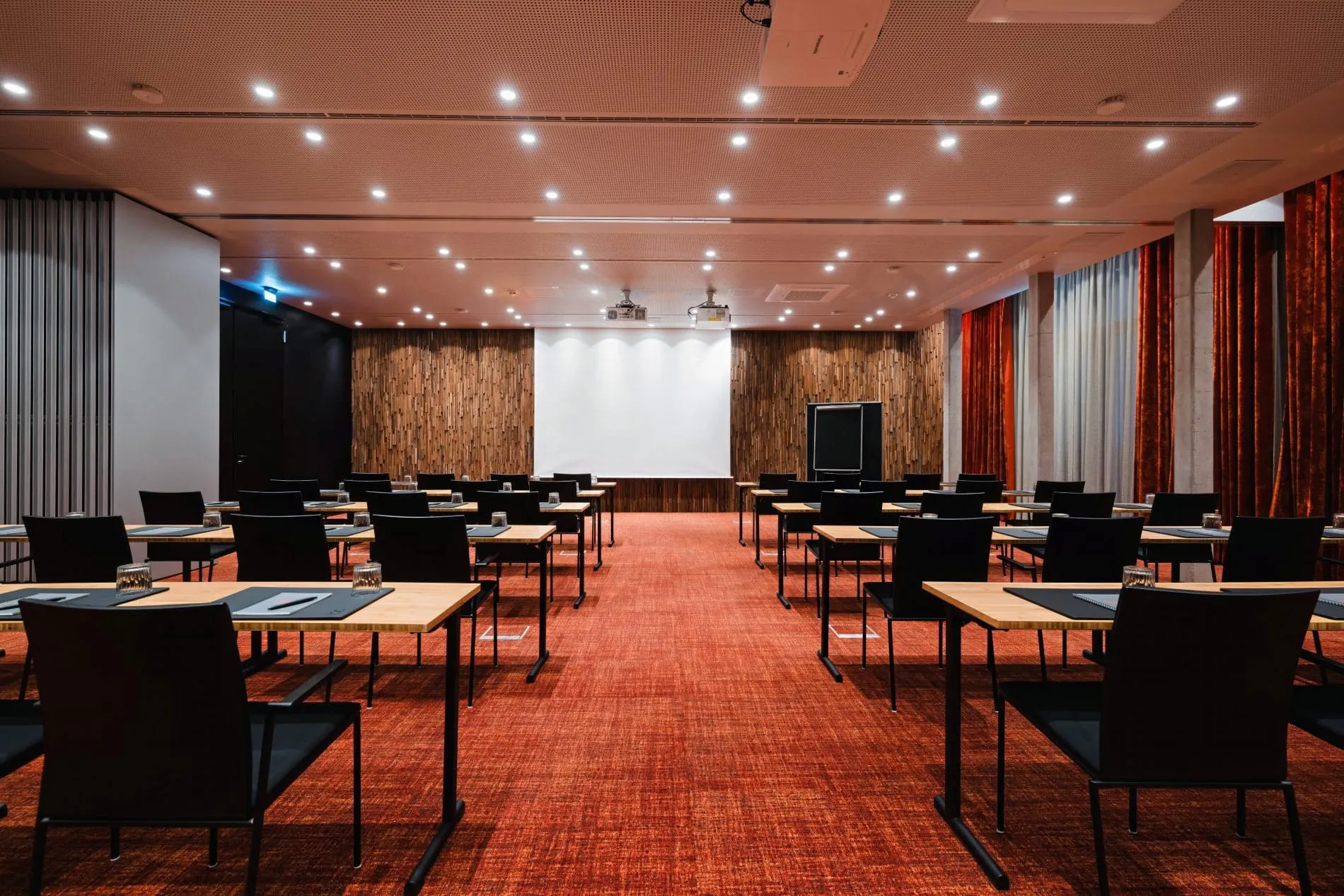 Konferenzraum_Sly Räume