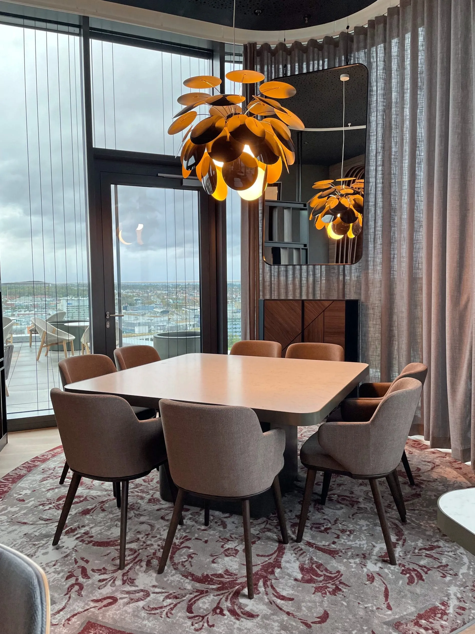 Radisson Blu Stuttgart, Balaustine