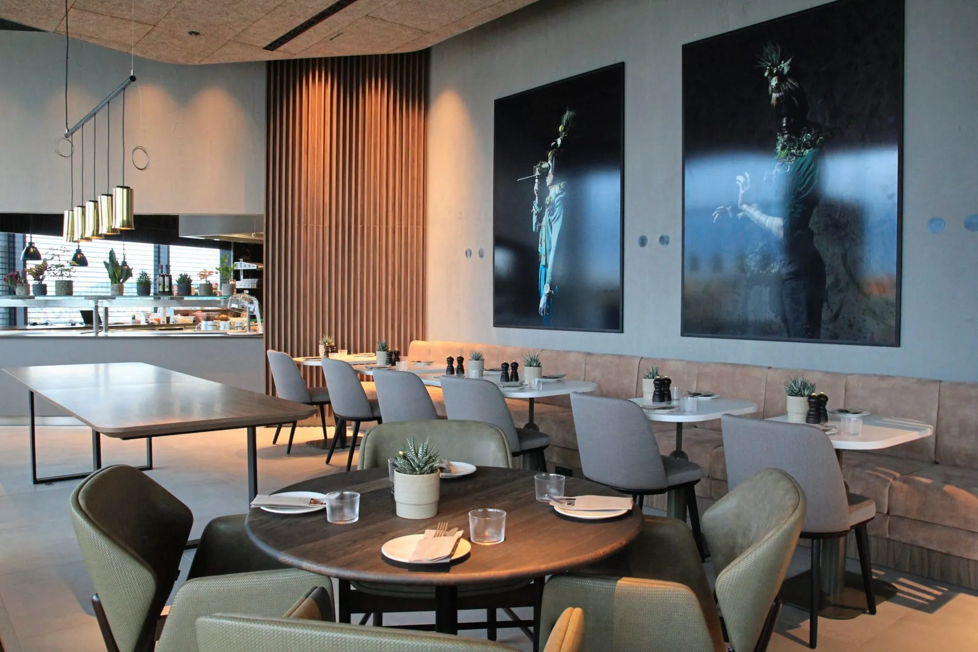 Radisson Blu Stuttgart, Balaustine