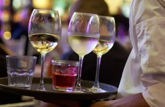 Brandenburg: Mehr Lohn für Hotel- und Gastro-Beschäftige