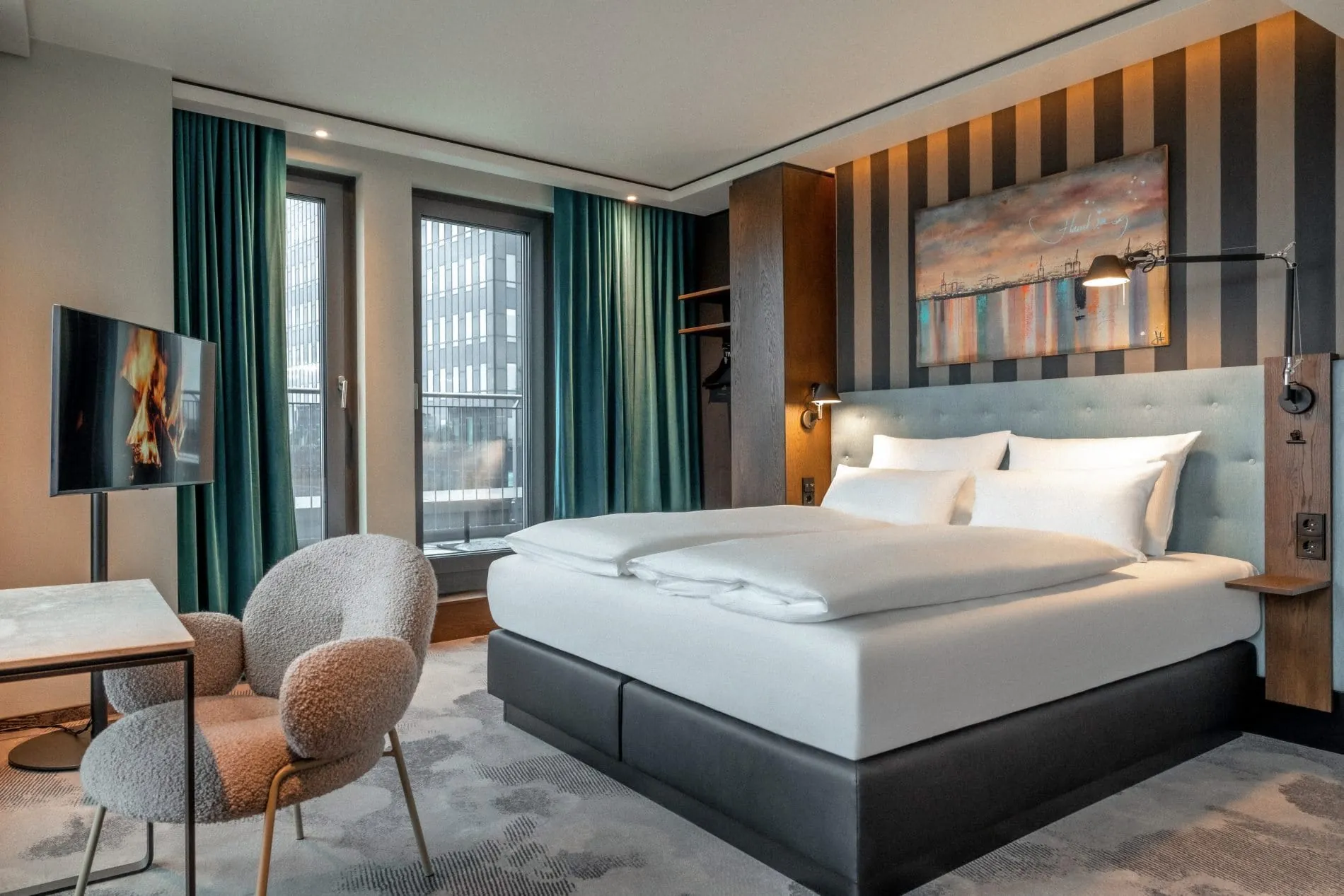 The Cloud One, The Cloud One Hamburg-Kontorhaus, Motel One Group