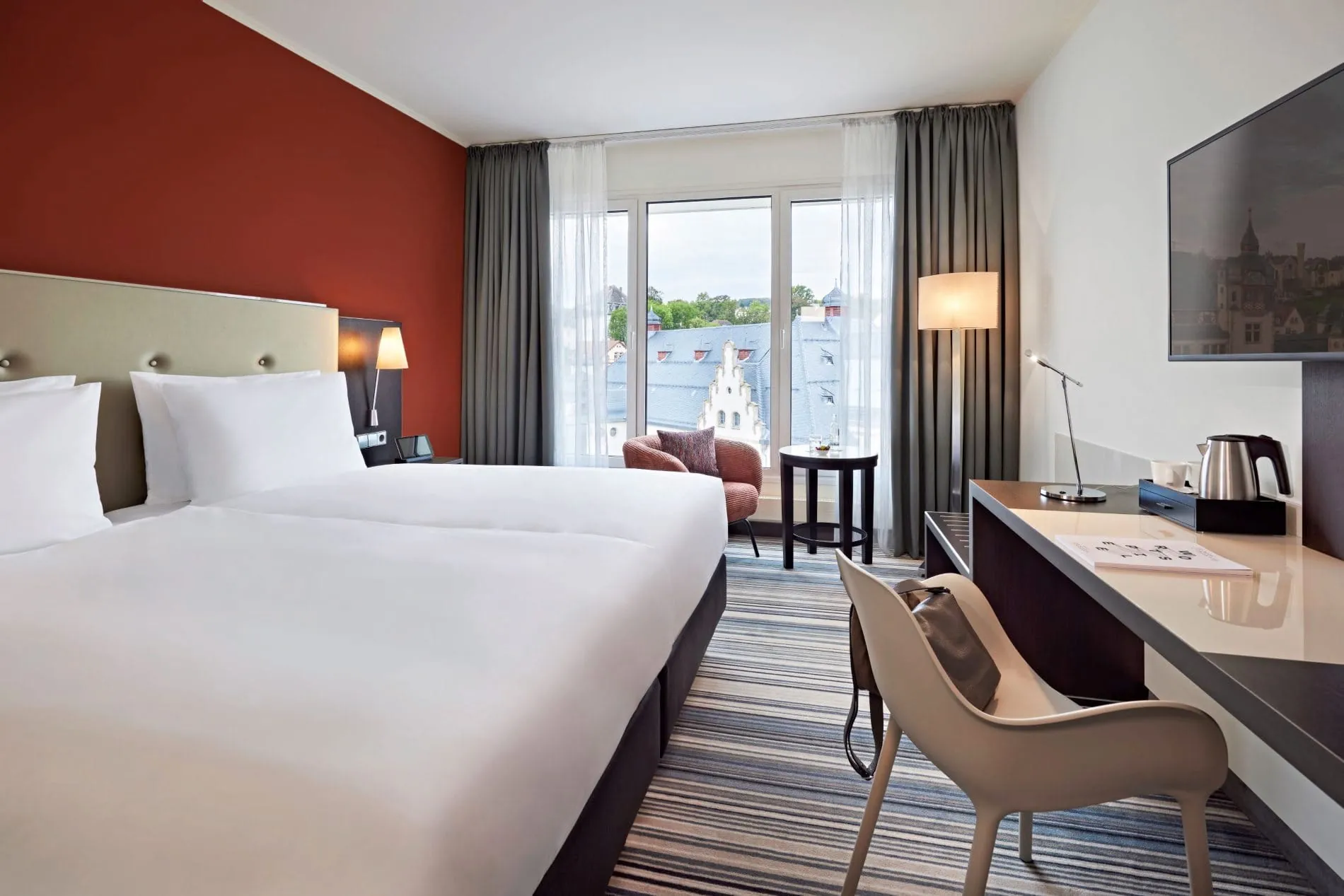 Wärmer und moderner: Blick in neu gestaltetes Zimmer im Dorint Hotel Esplanade Jena.