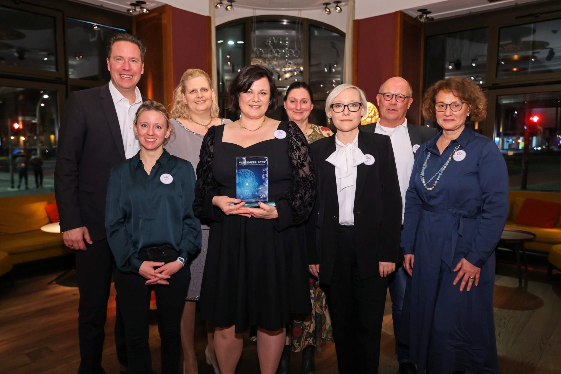 Infinity Munich gewinnt ersten QR Vordenker Preis