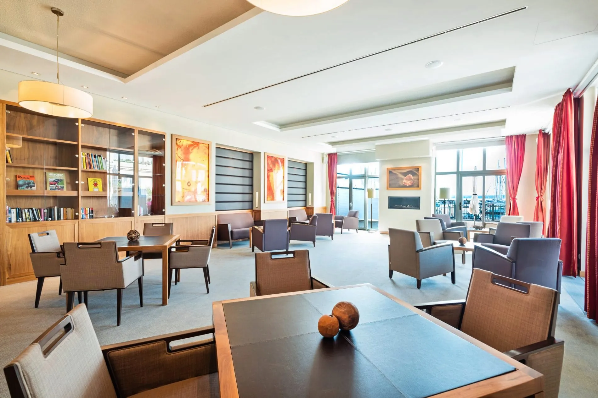 In der Bernsteinlounge.