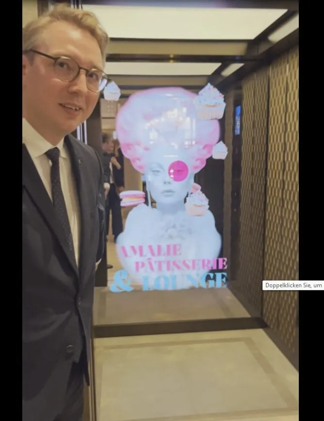 Hotel Taschenbergpalais Digital Mirror Fahrstuhl