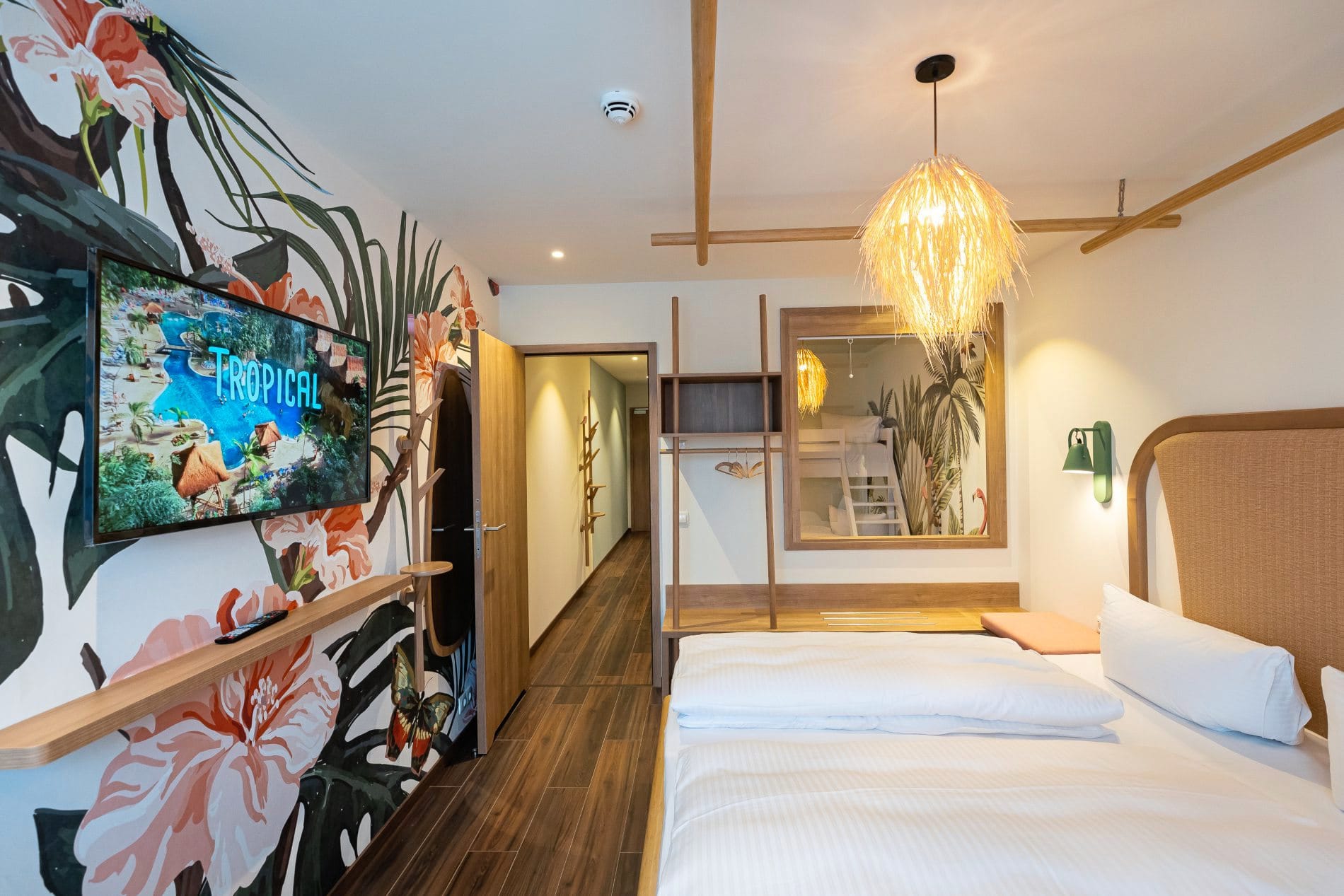 Stilvolle Tropical Islands Hotel Nhe Bilder