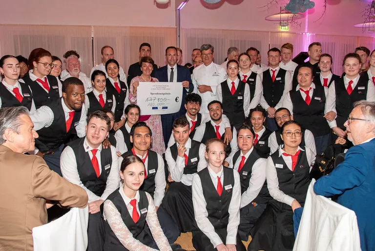 12. Gala Diner der "Deutschen Kinderkrebsnachsorge &ndash; Stiftung f&uuml;r das chronisch kranke Kind"