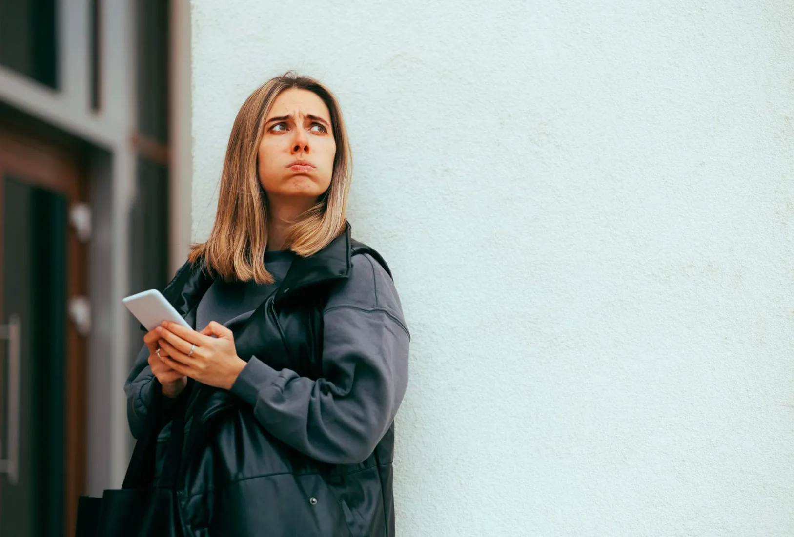 Die Stimmung ist einer Umfrage der IHK NIedersachsen gerade im Gastgewerbe getrübt. Grund sind die hohen Kosten.