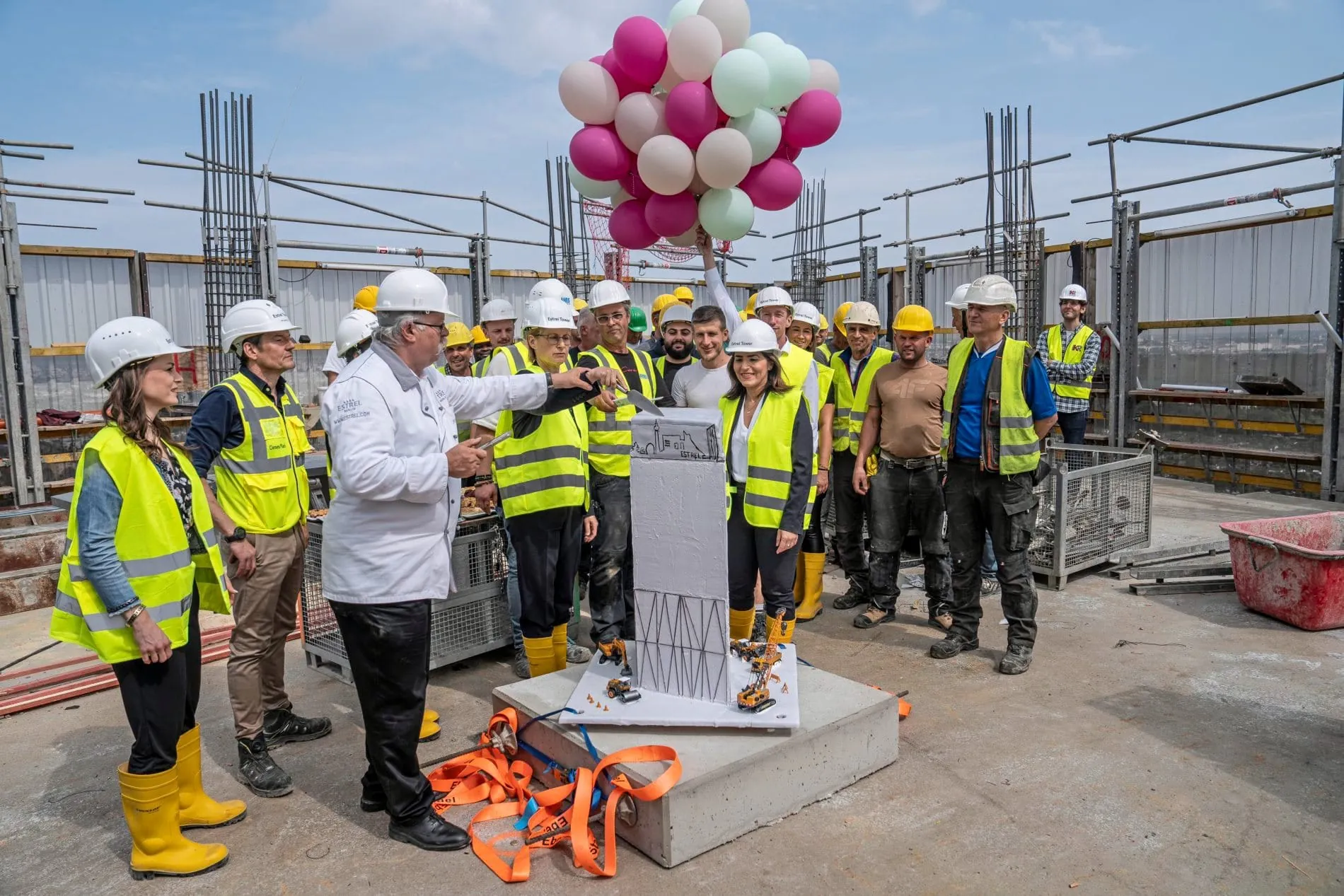 Estrel Tower knackt 100-Meter-Marke