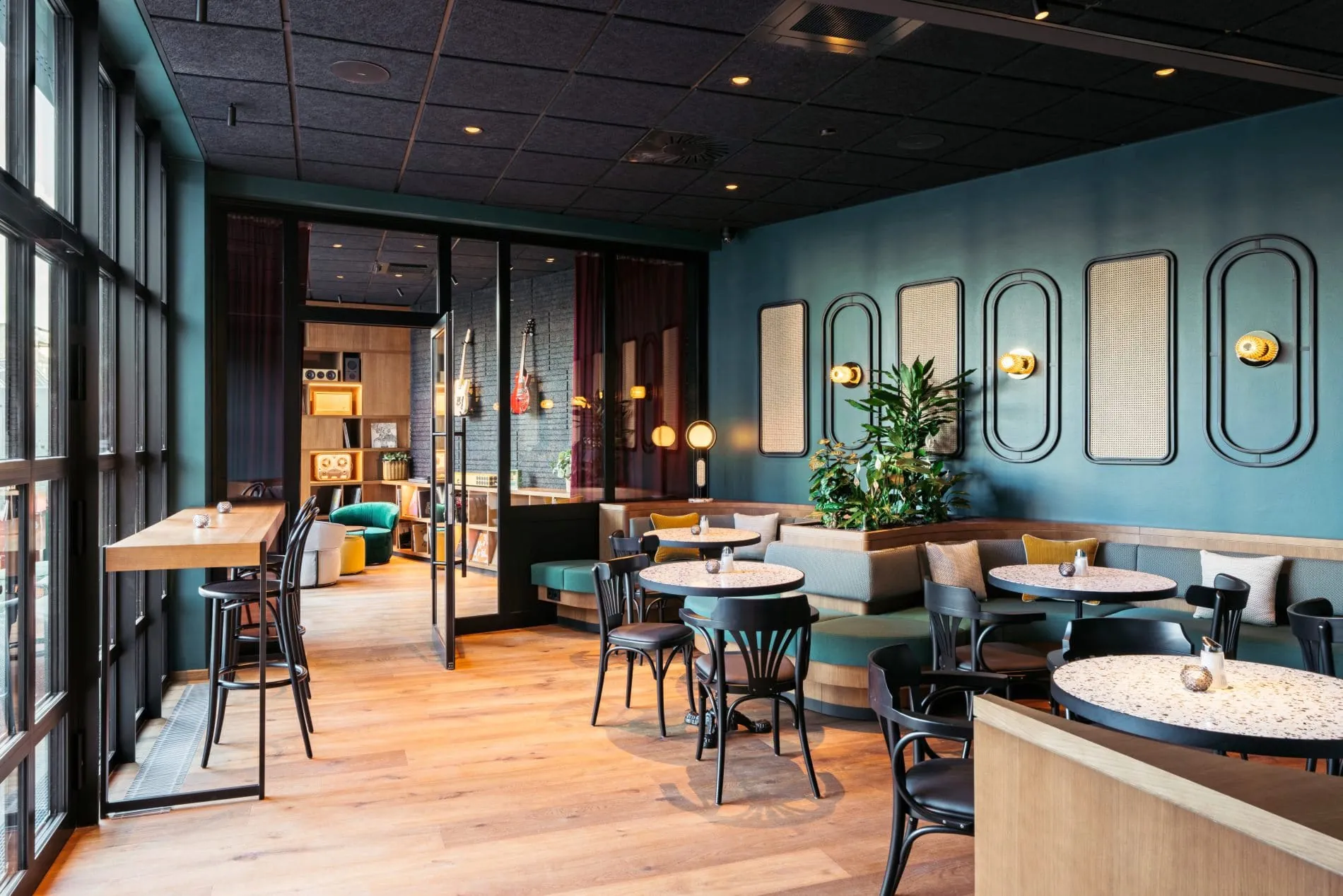 Kaffeehaus und Musikzimmer_ Schani Hotel