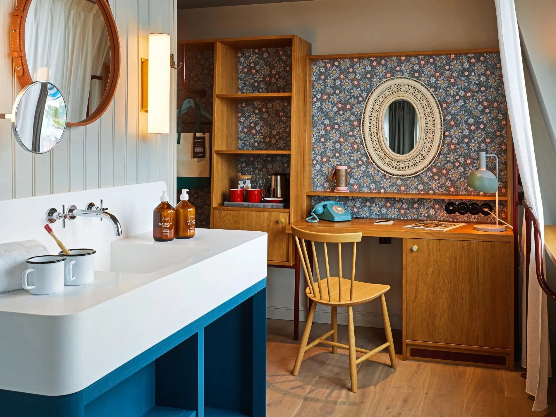 25h_PaperIsland_Zimmer