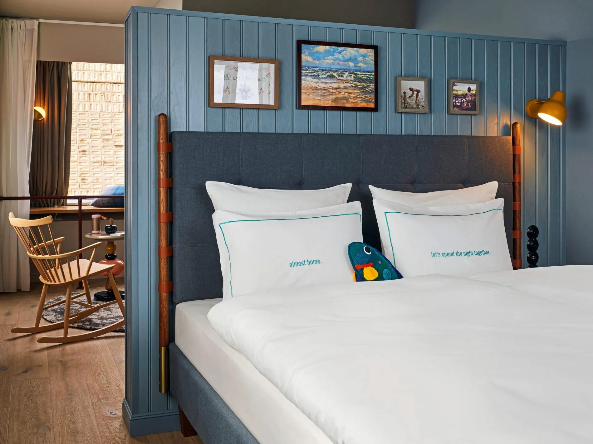 25h_PaperIsland_Zimmer