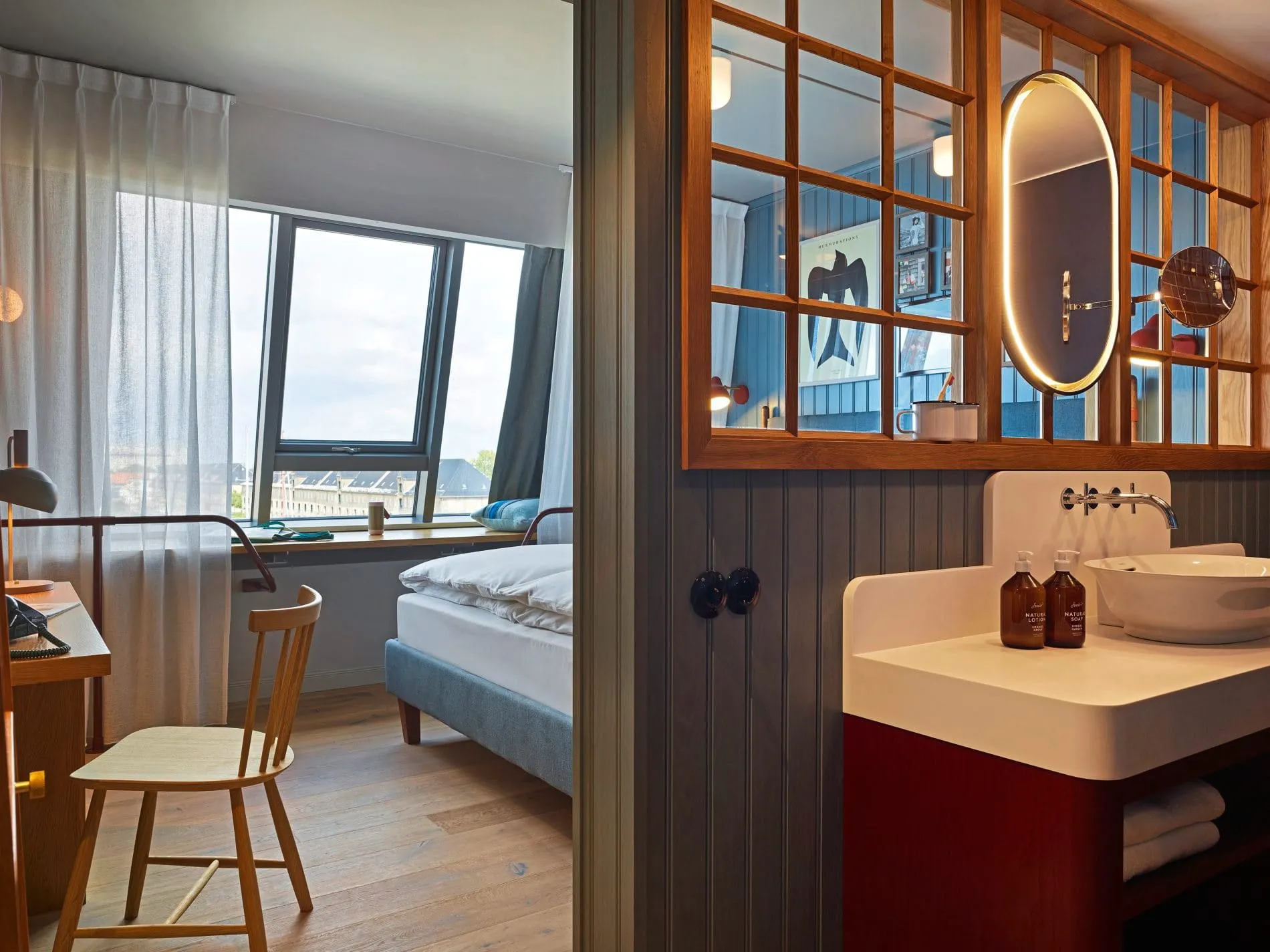 25h_PaperIsland_Zimmer