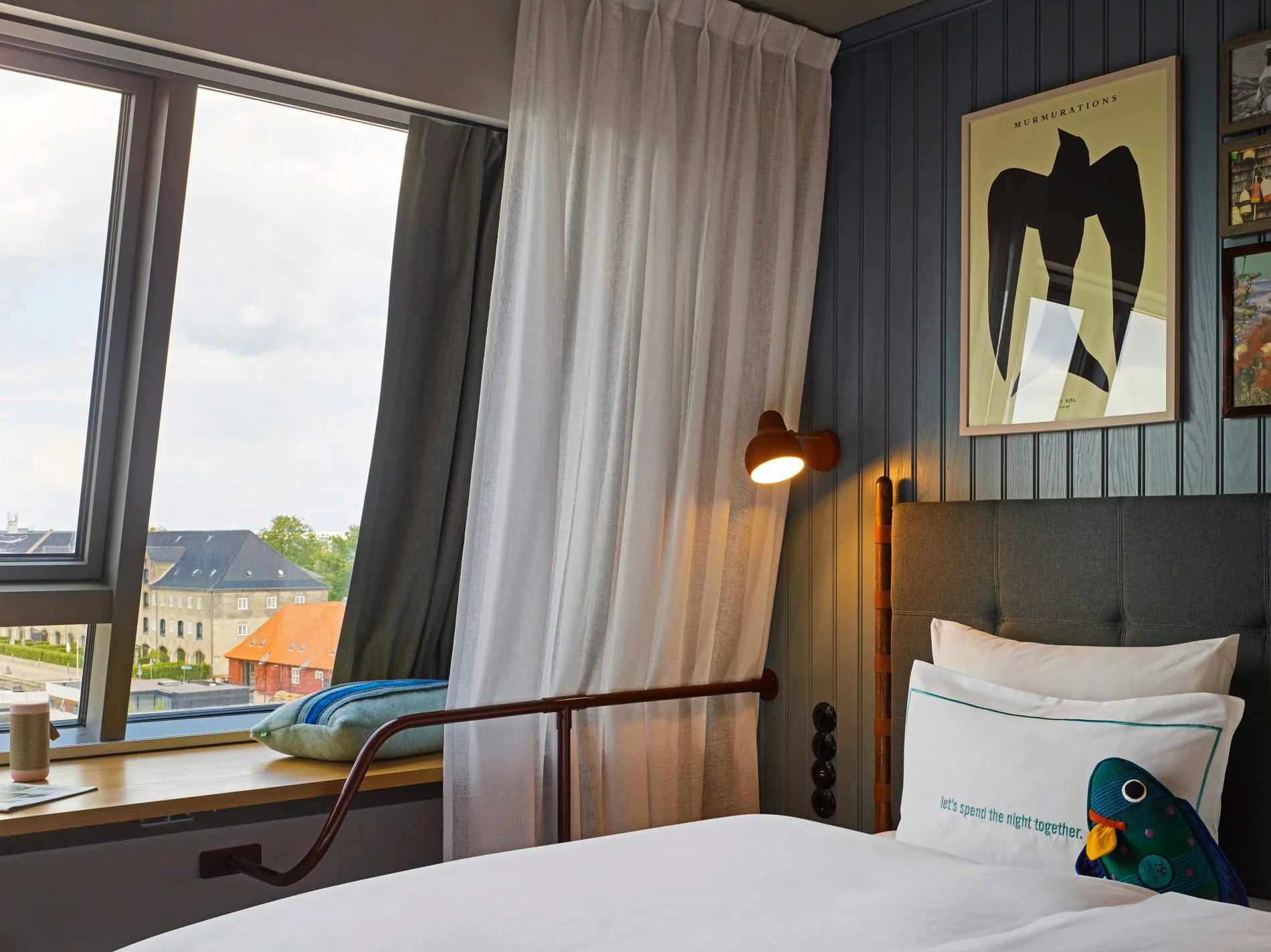 25h_PaperIsland_Zimmer